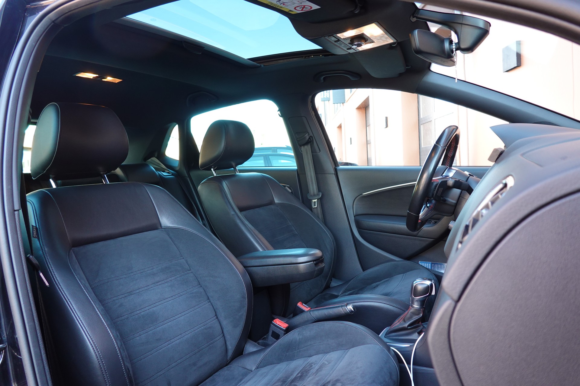 VW Polo 1.8 TSI GTI DSG - « CH Auto * Tout Ouvrant * Caméra * Tempomat * Drive Select »-image-21