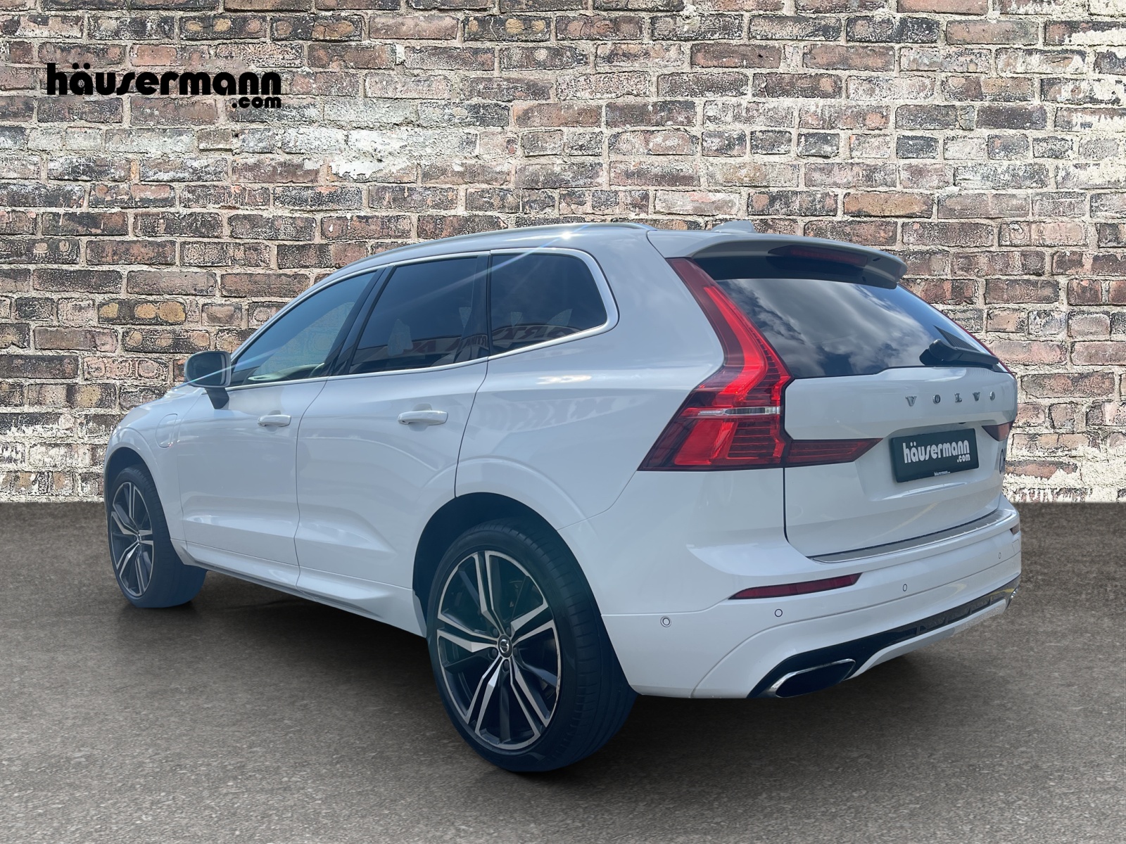 VOLVO XC60 2.0 T8 TE R-Design AWD-image-3
