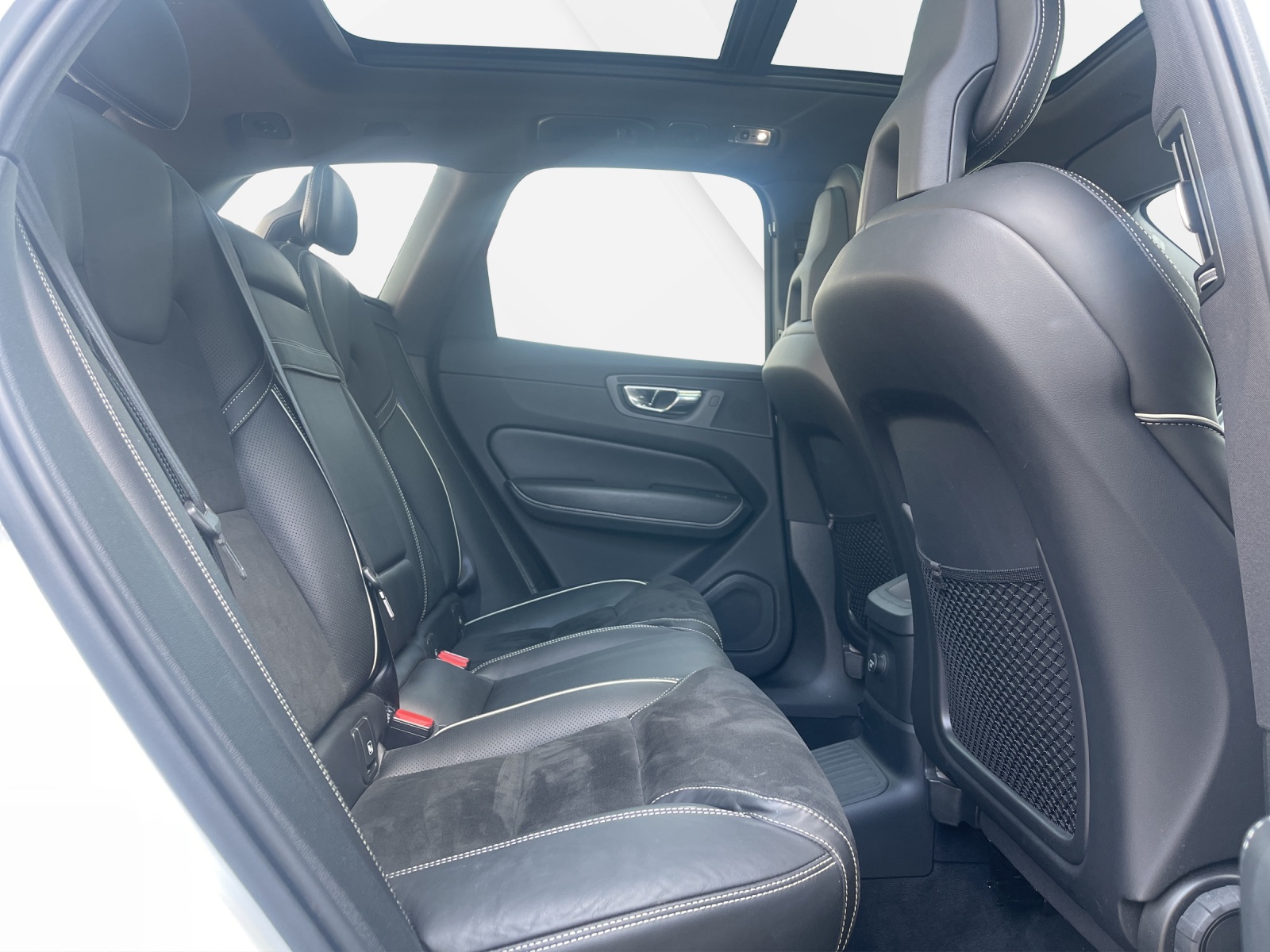 VOLVO XC60 2.0 T8 TE R-Design AWD-image-8