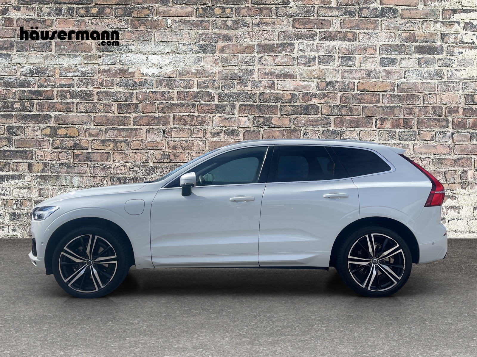 VOLVO XC60 2.0 T8 TE R-Design AWD-image-2