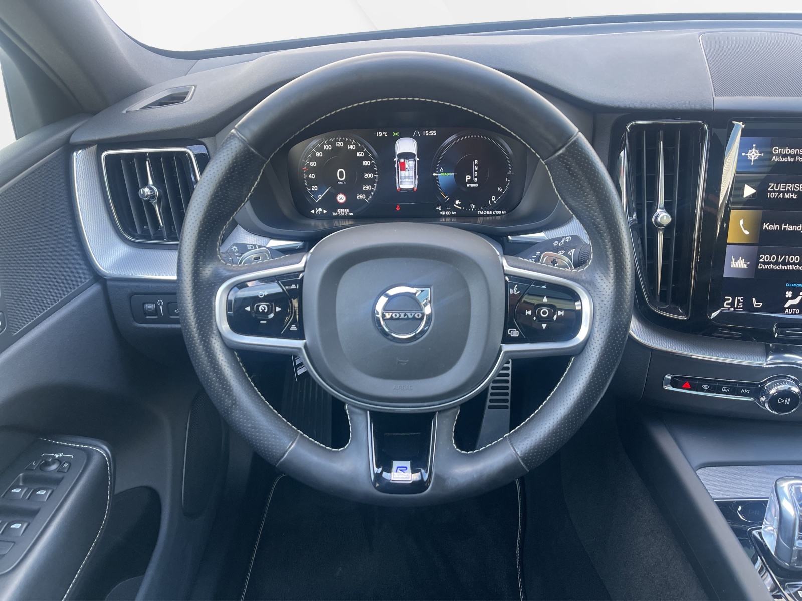 VOLVO XC60 2.0 T8 TE R-Design AWD-image-11