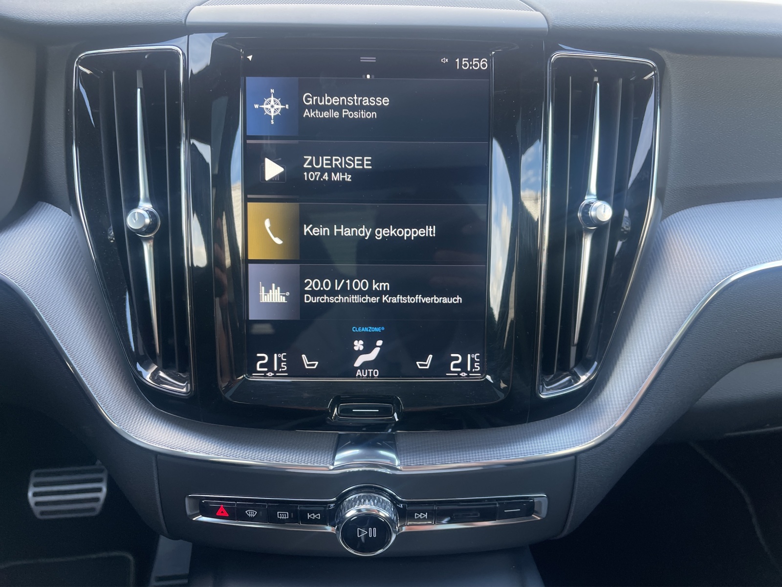 VOLVO XC60 2.0 T8 TE R-Design AWD-image-10