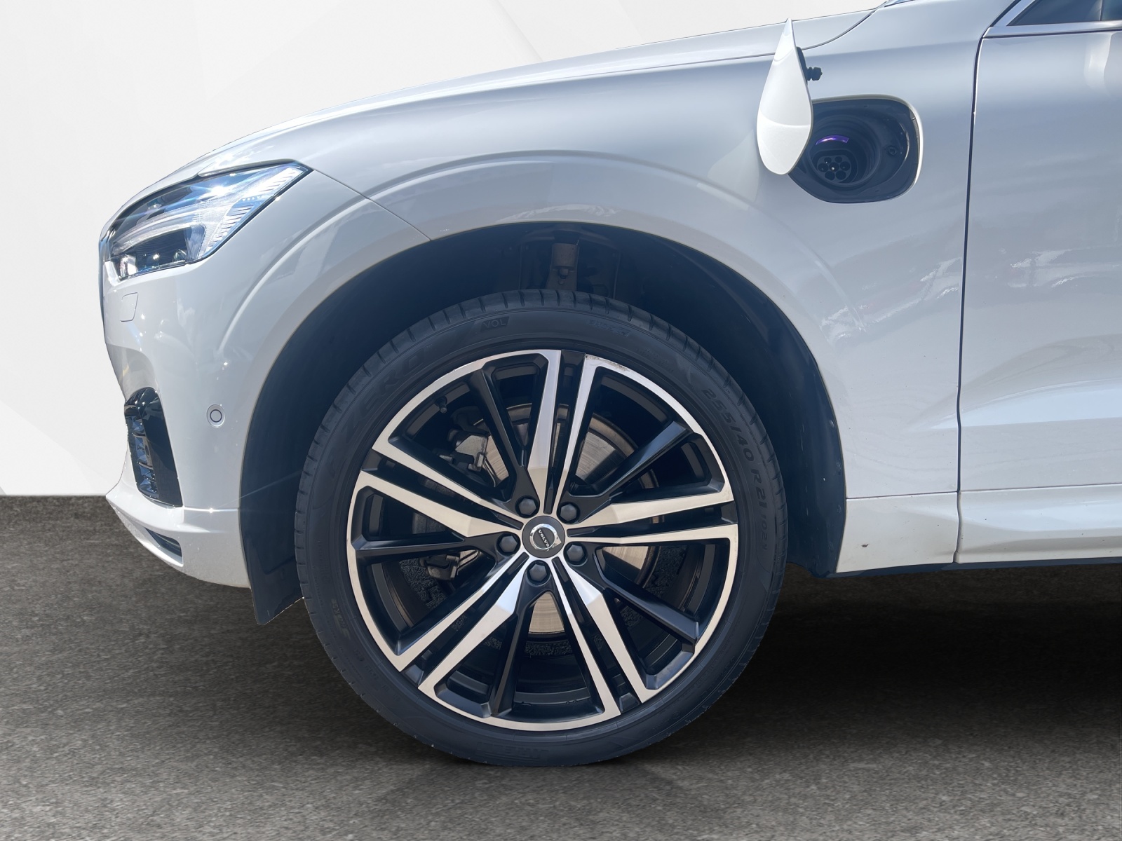 VOLVO XC60 2.0 T8 TE R-Design AWD-image-6