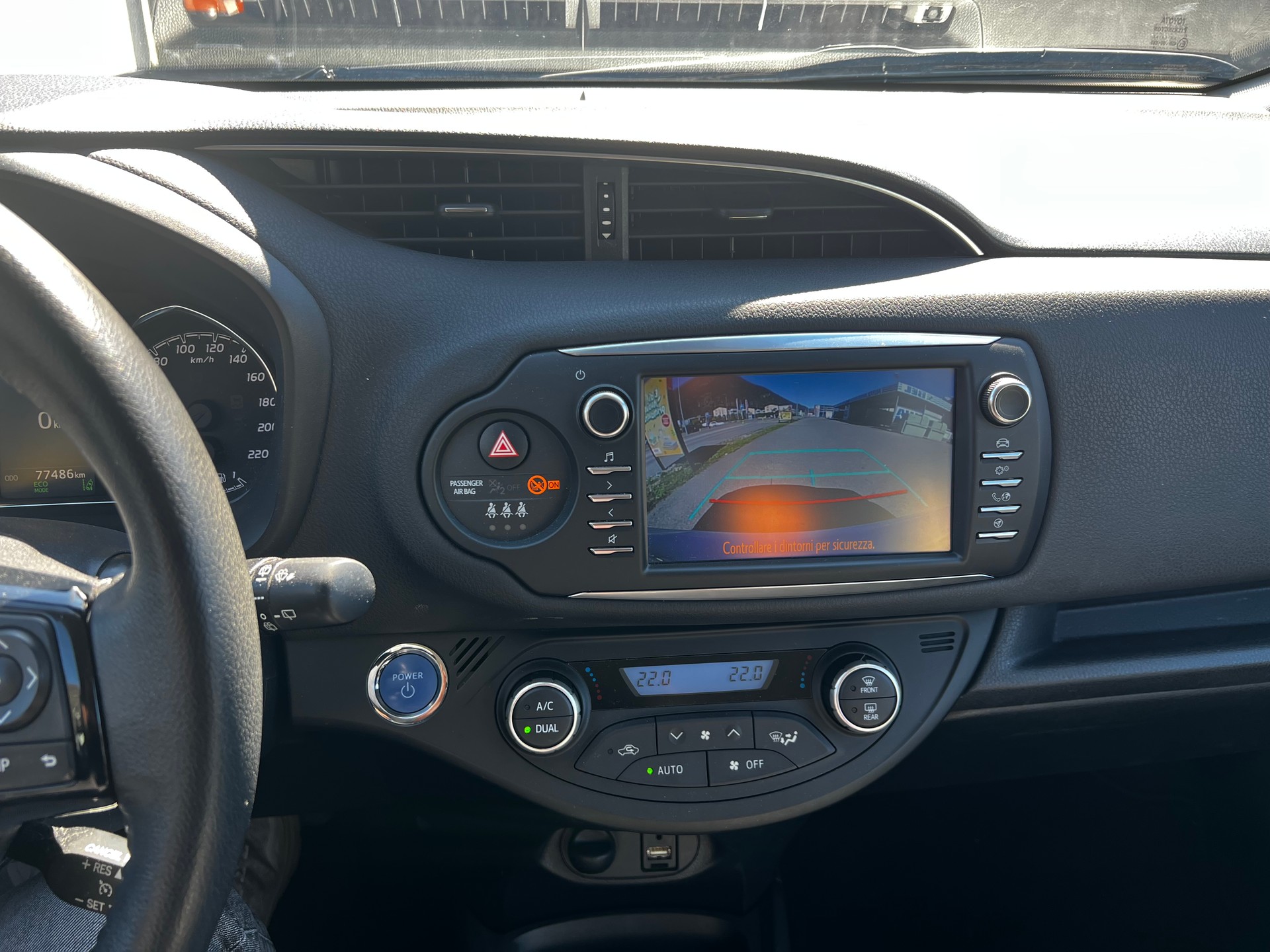 TOYOTA Yaris 1.5 VVT-i Hybrid Trend e-CVT-image-10