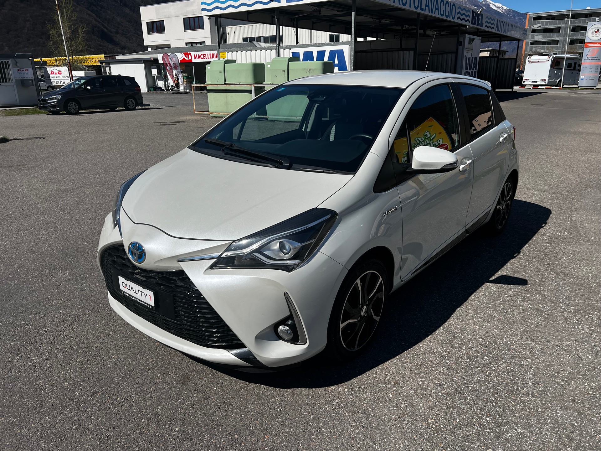 TOYOTA Yaris 1.5 VVT-i Hybrid Trend e-CVT-image-3