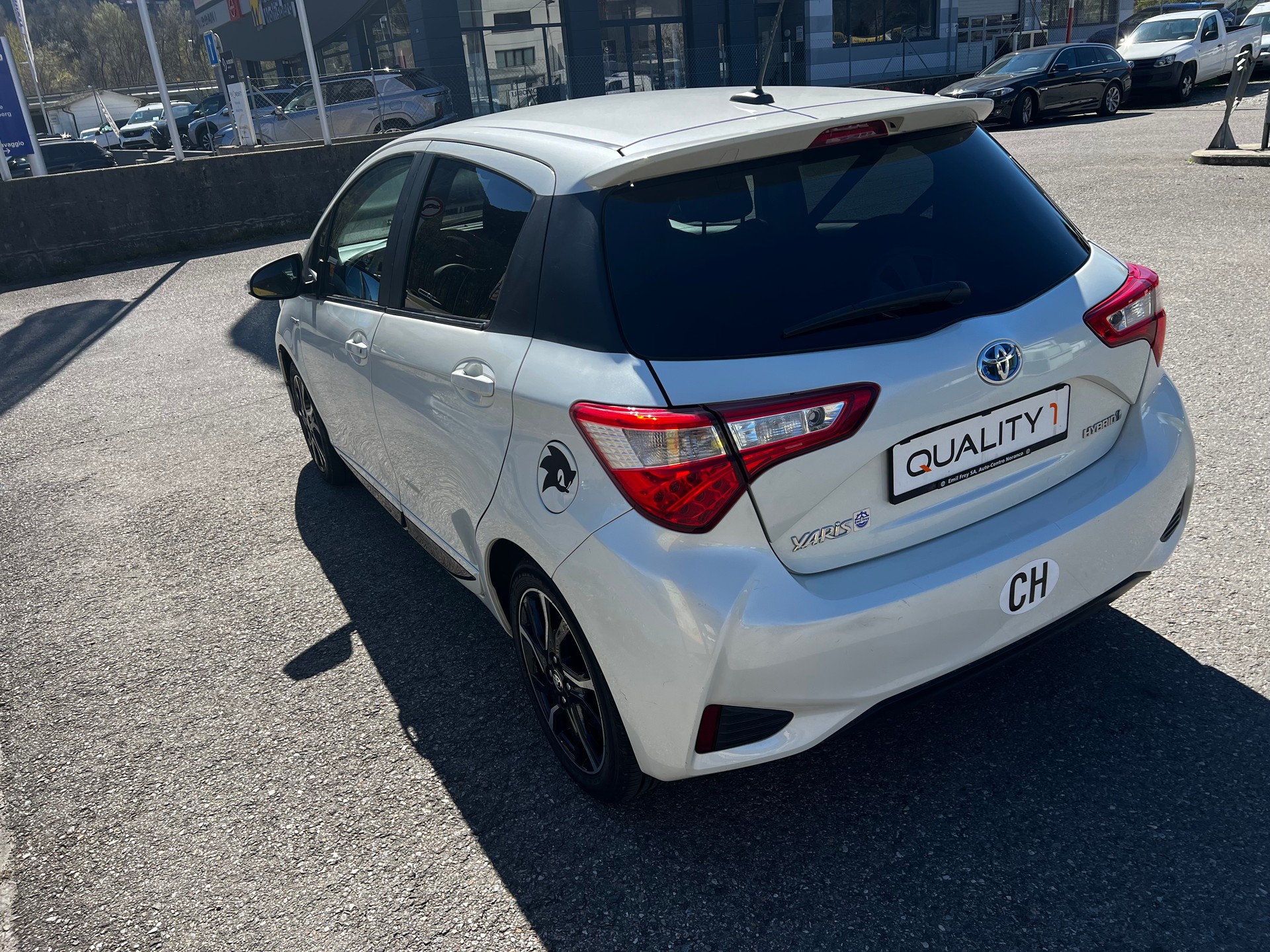 TOYOTA Yaris 1.5 VVT-i Hybrid Trend e-CVT-image-4
