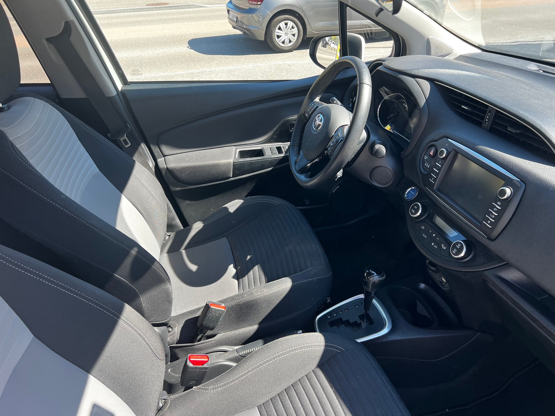 TOYOTA Yaris 1.5 VVT-i Hybrid Trend e-CVT-image-8