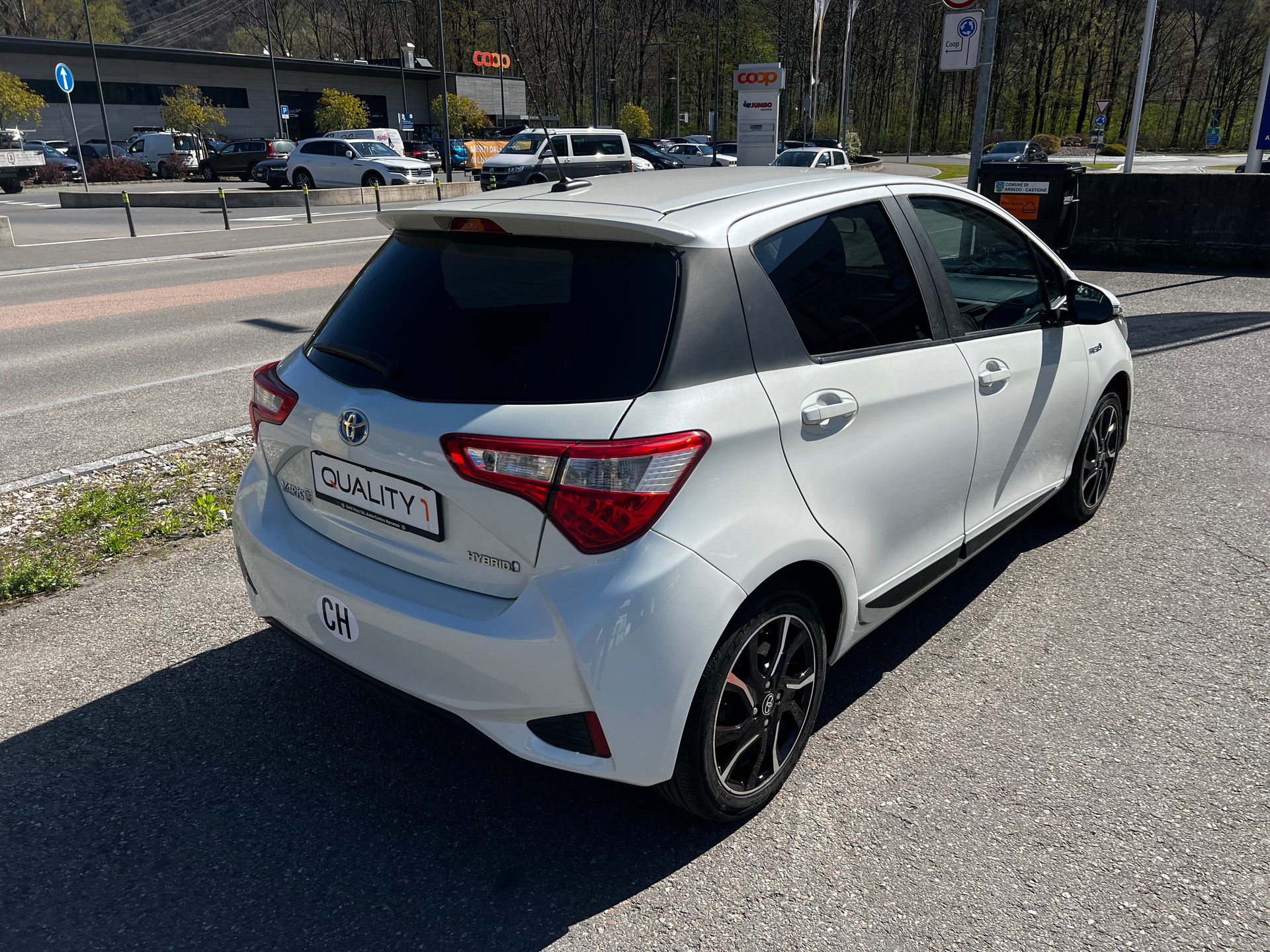 TOYOTA Yaris 1.5 VVT-i Hybrid Trend e-CVT-image-5