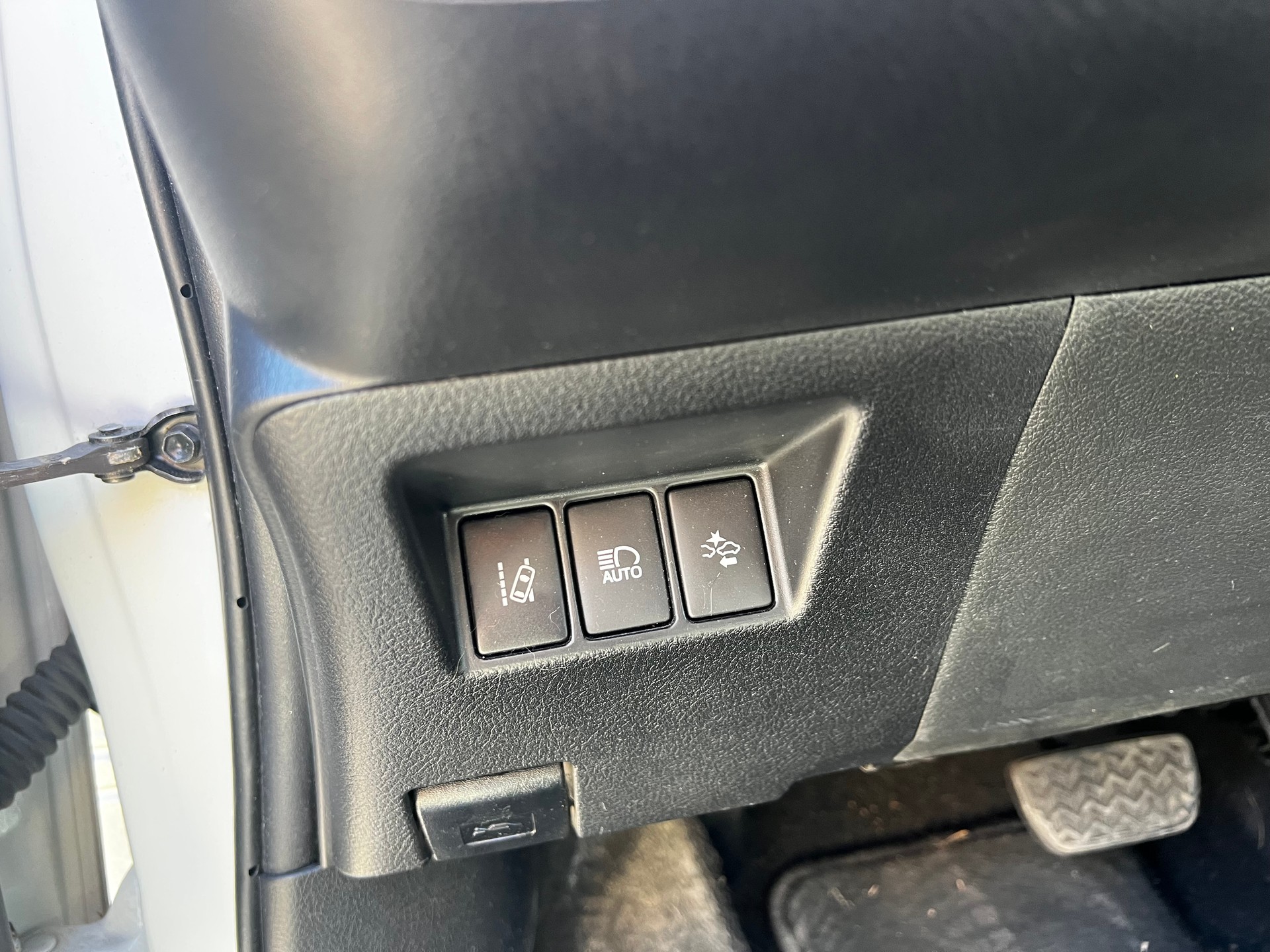 TOYOTA Yaris 1.5 VVT-i Hybrid Trend e-CVT-image-11