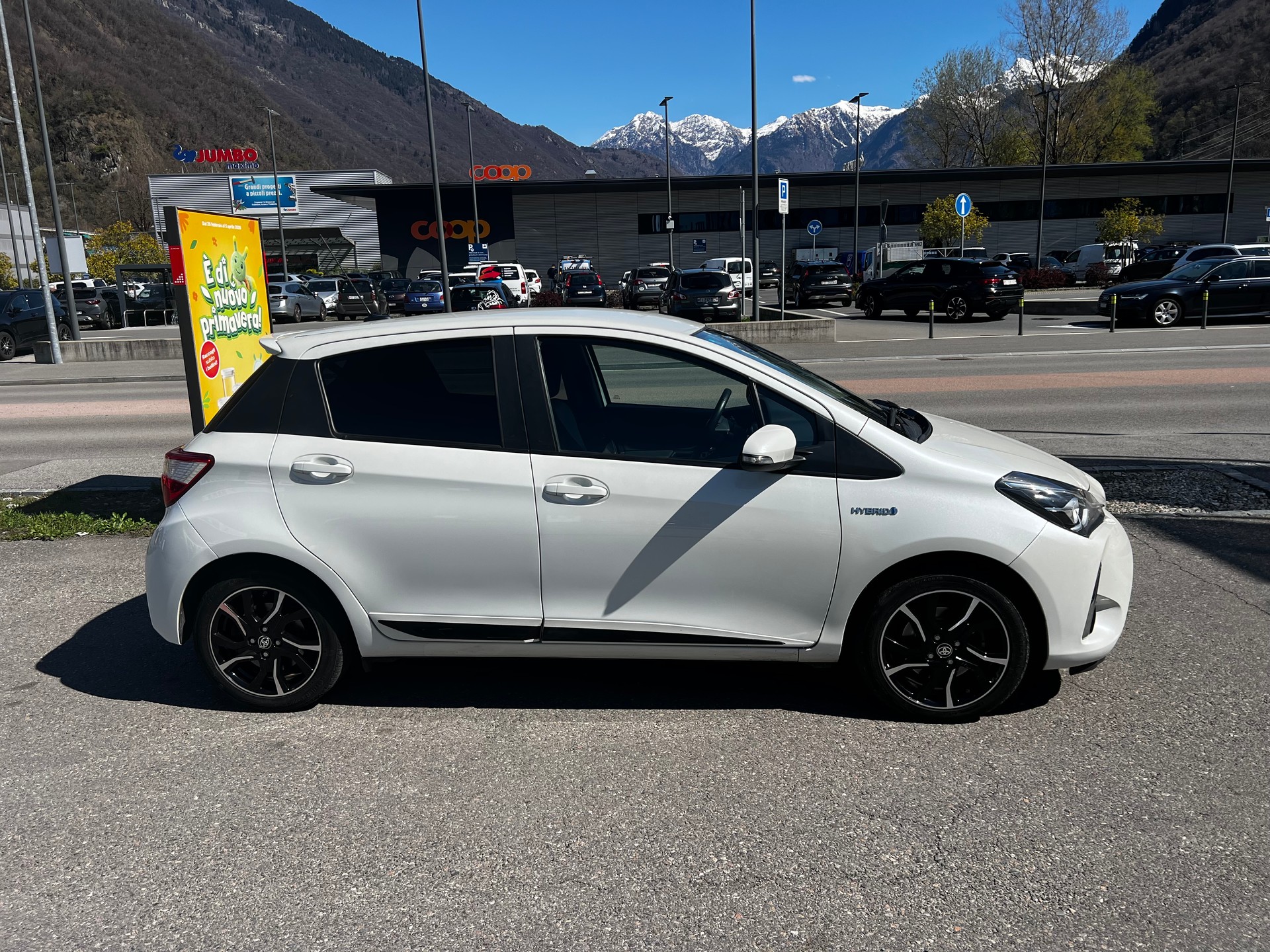 TOYOTA Yaris 1.5 VVT-i Hybrid Trend e-CVT