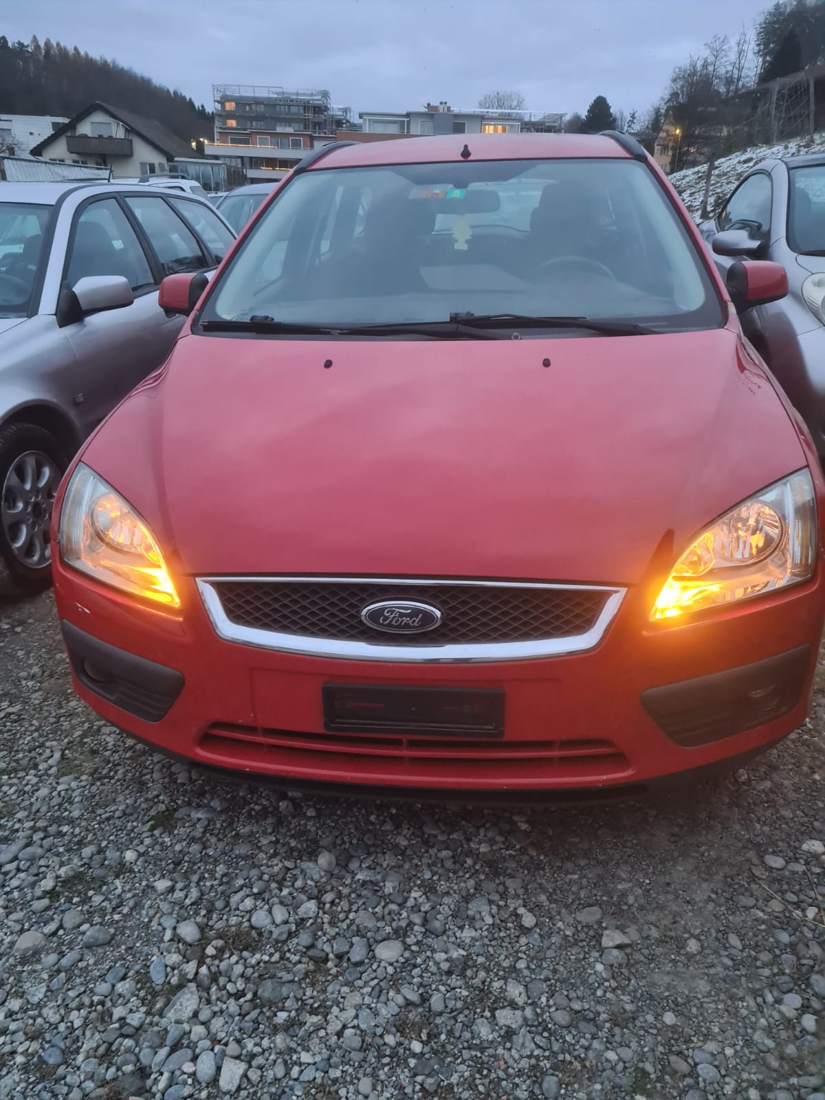 FORD Focus 2.0i Ghia-image-0