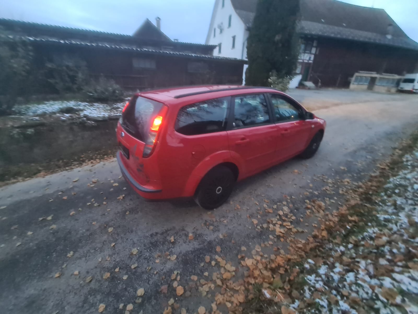 FORD Focus 2.0i Ghia-image-3
