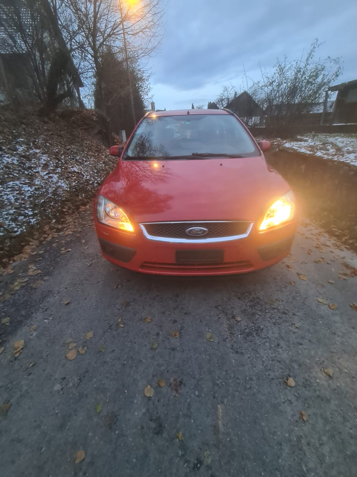 FORD Focus 2.0i Ghia-image-10