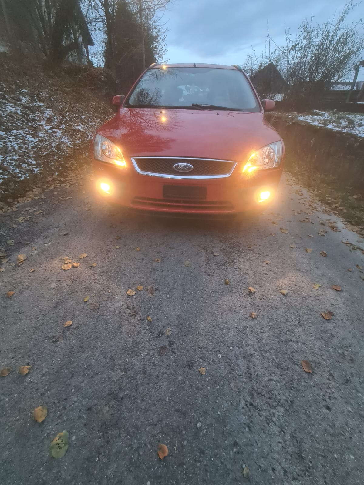 FORD Focus 2.0i Ghia-image-11