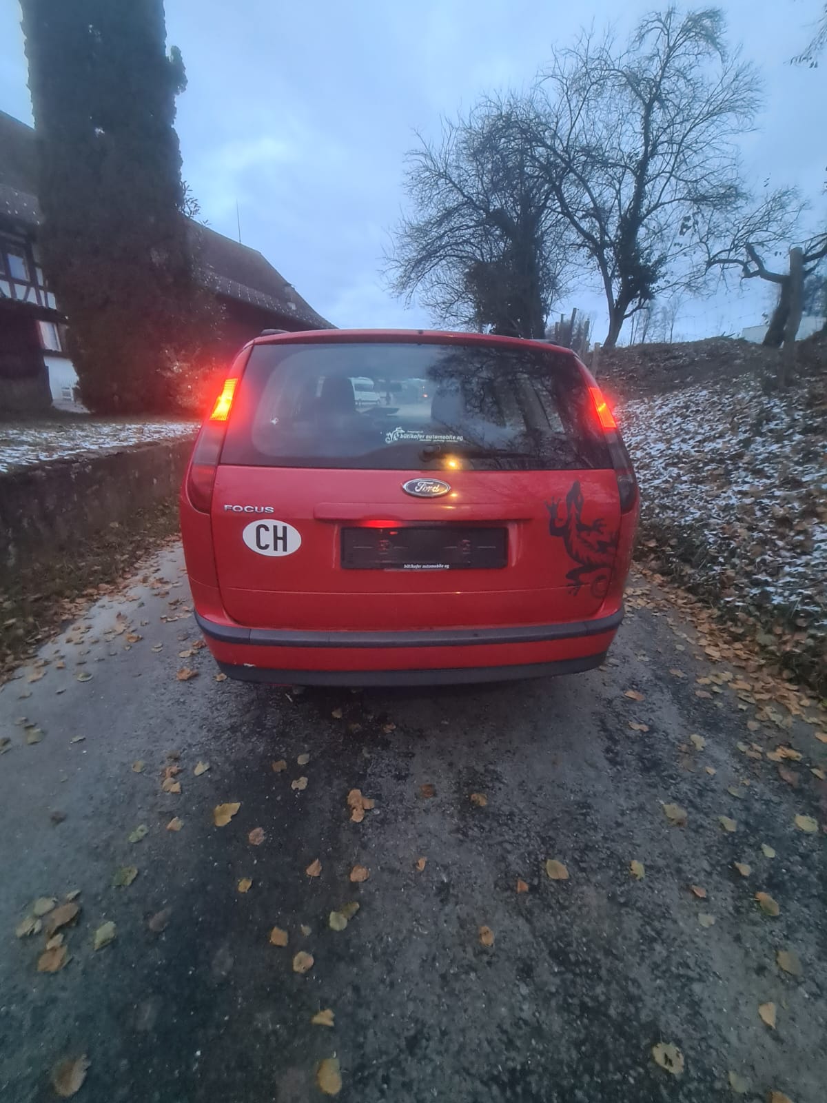 FORD Focus 2.0i Ghia-image-9