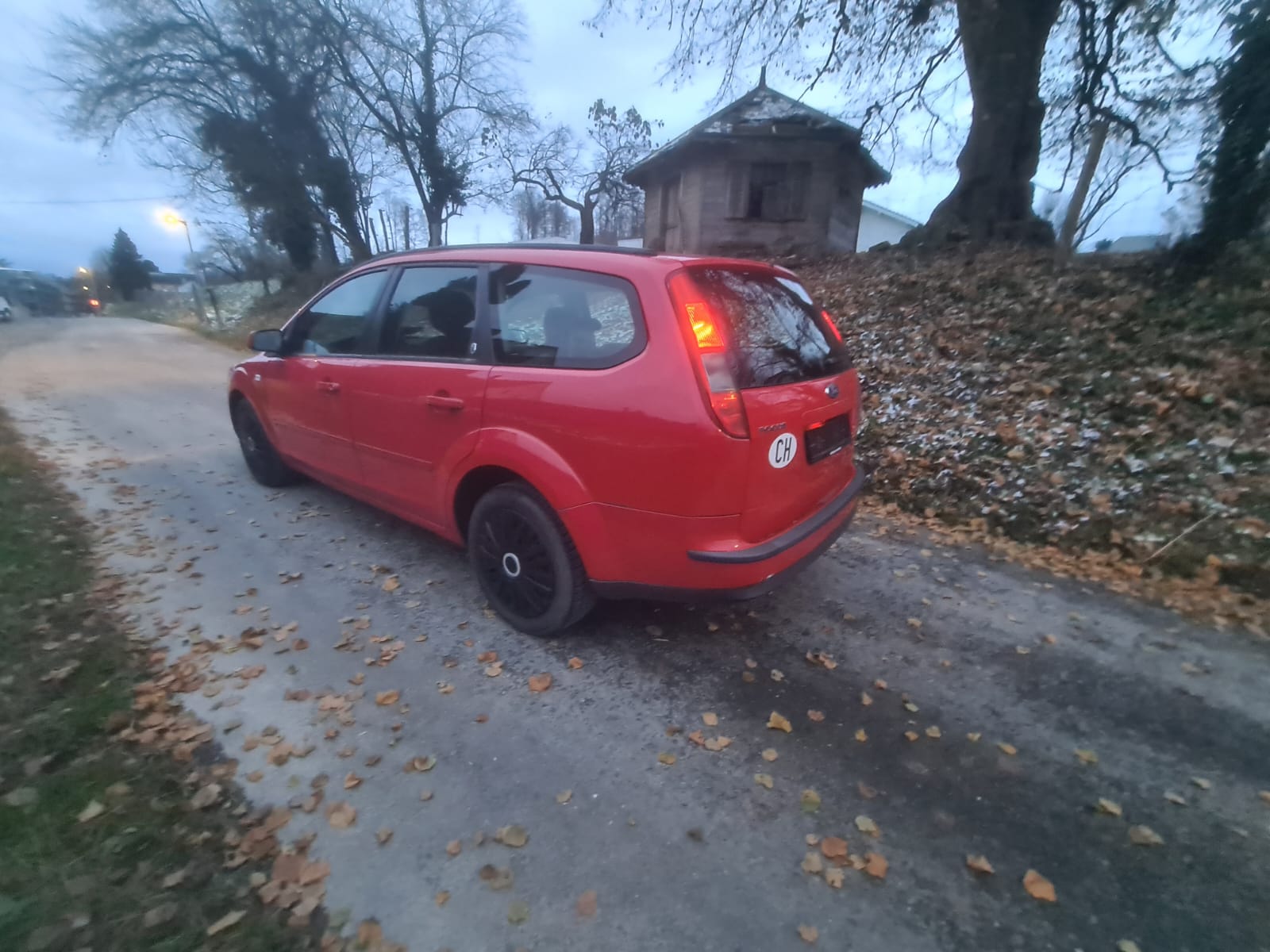 FORD Focus 2.0i Ghia-image-1