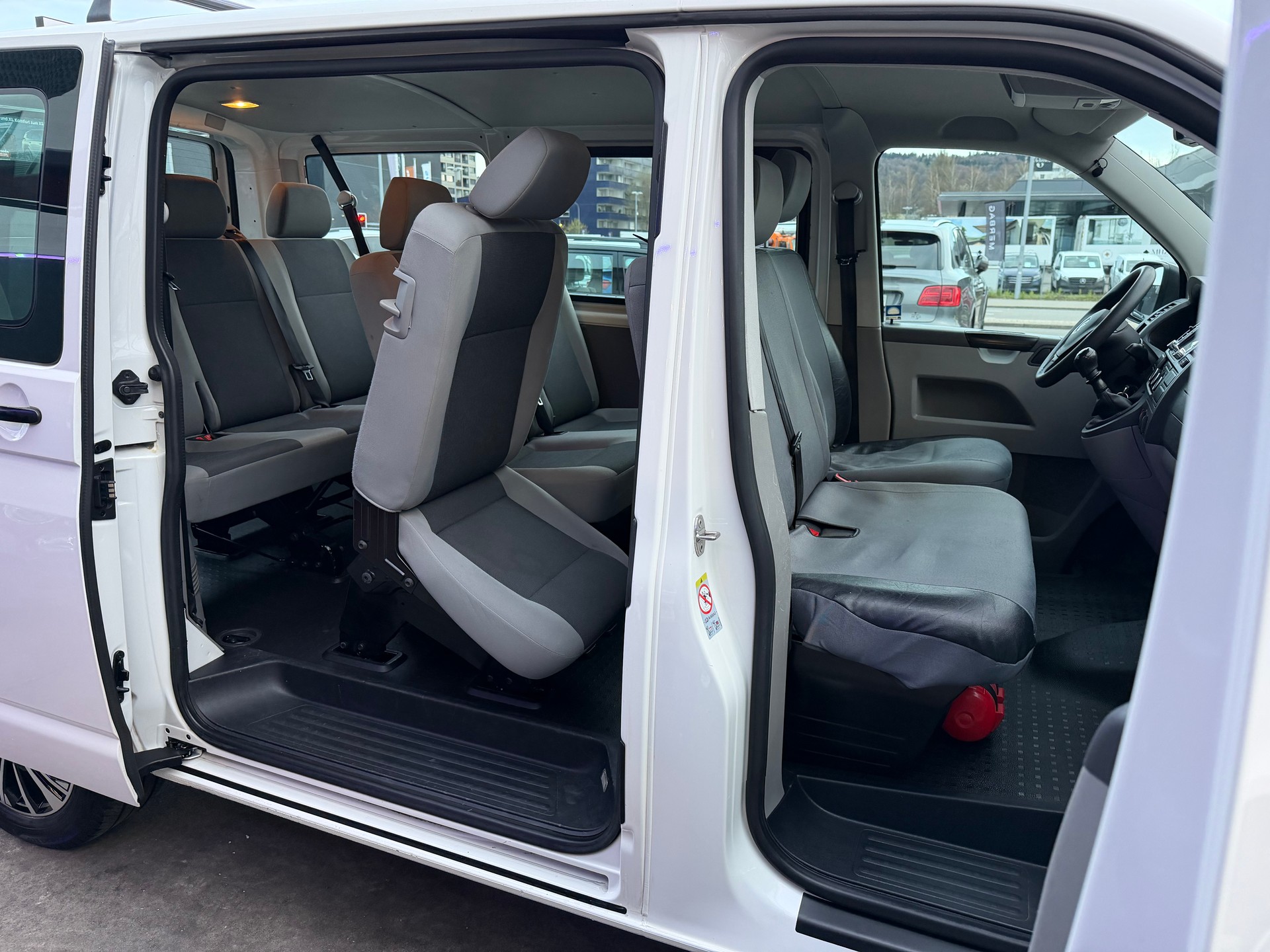 VW T5 2.0 TDI BMT 9Plätze-image-14