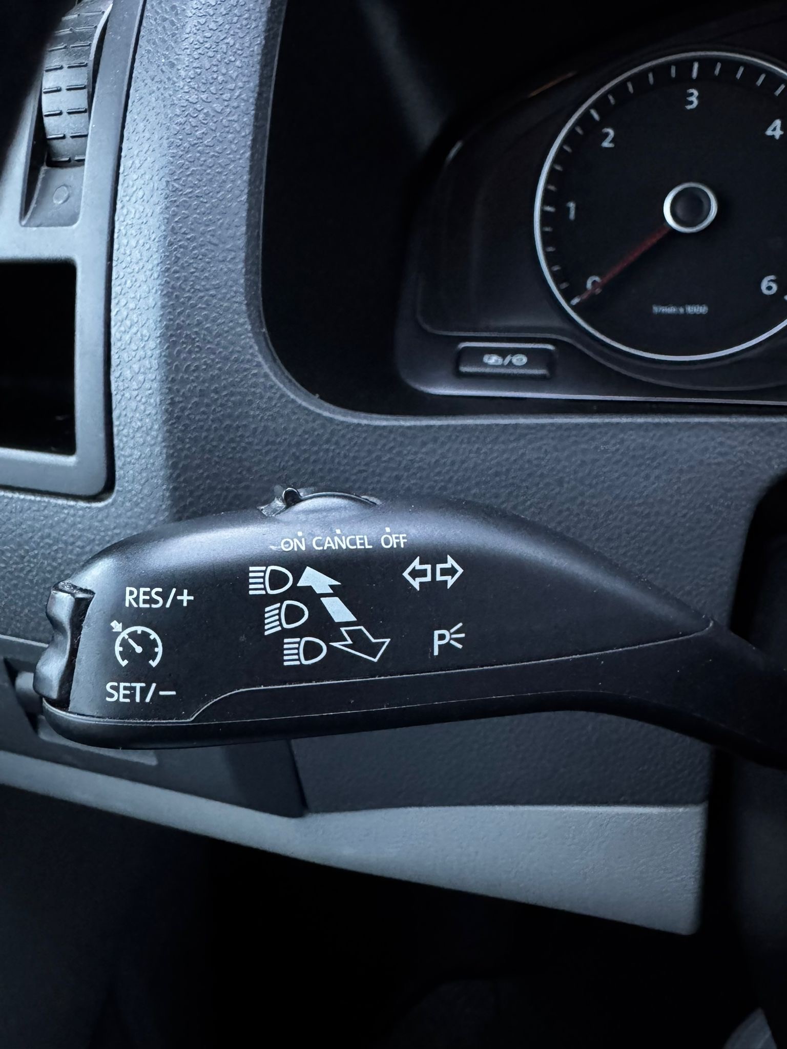 VW T5 2.0 TDI BMT 9Plätze-image-17