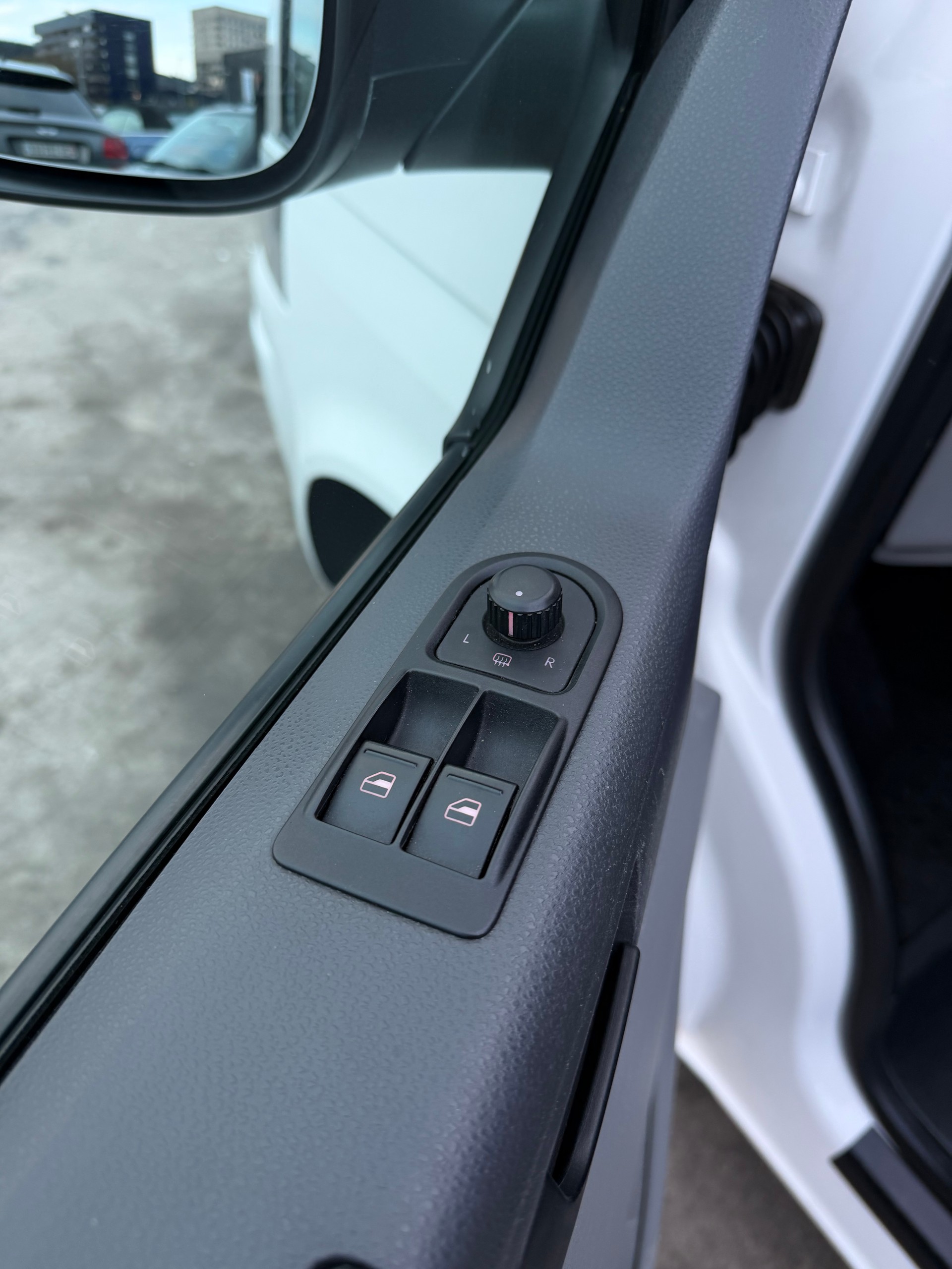 VW T5 2.0 TDI BMT 9Plätze-image-21