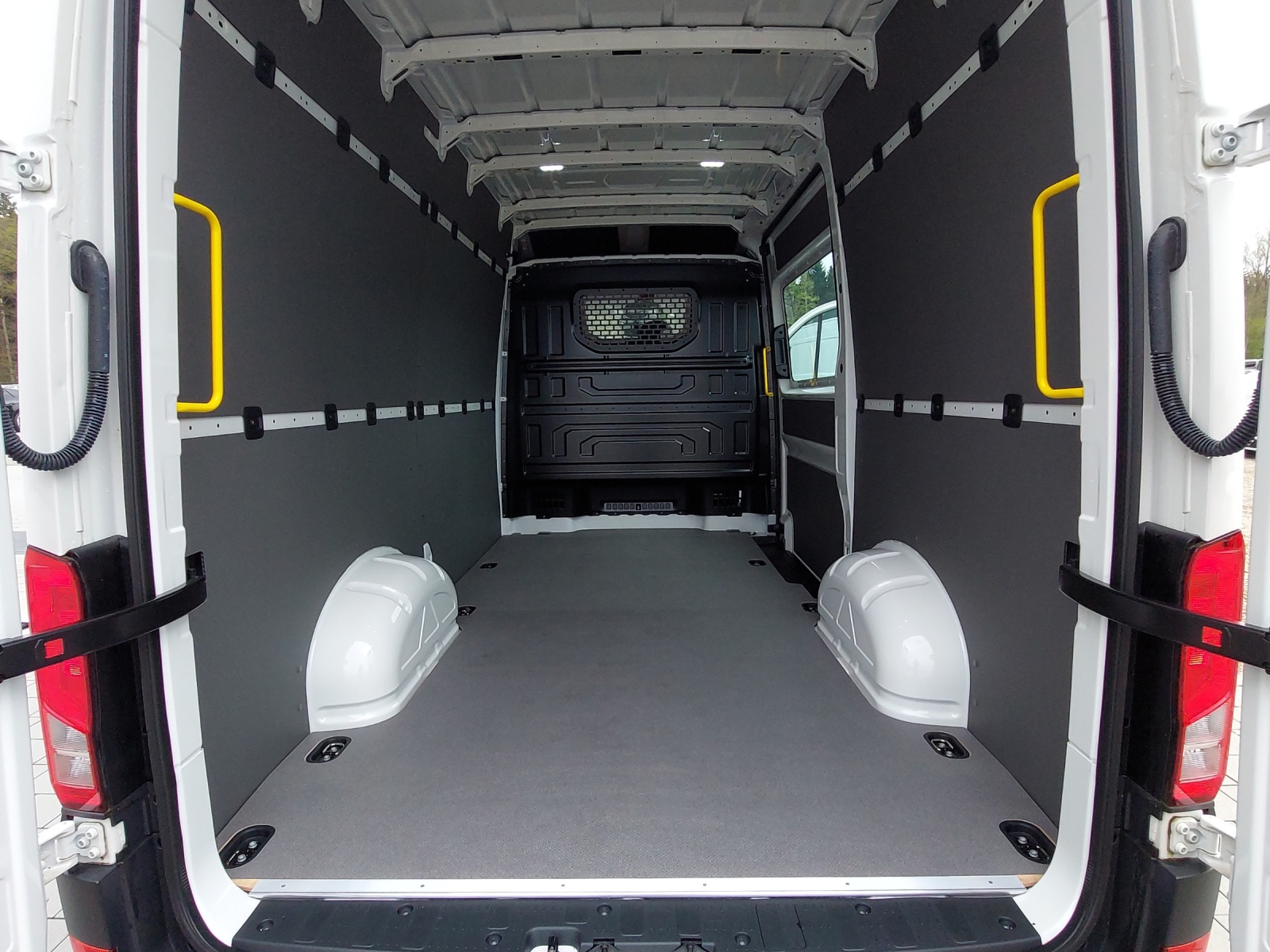 VW Crafter 35 2.0 TDI L3 HD-image-9