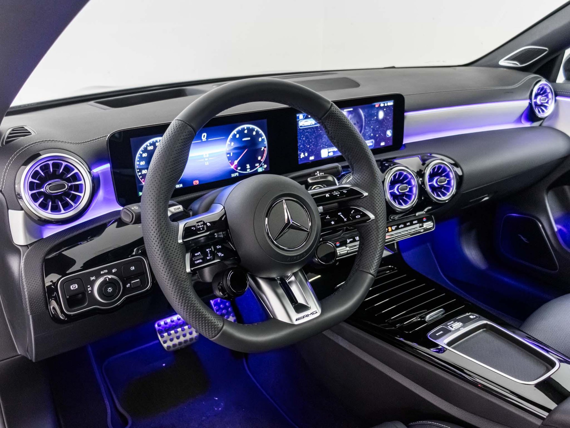 MERCEDES-BENZ CLA 45 S AMG 4MATIC+ Coupé-image-9