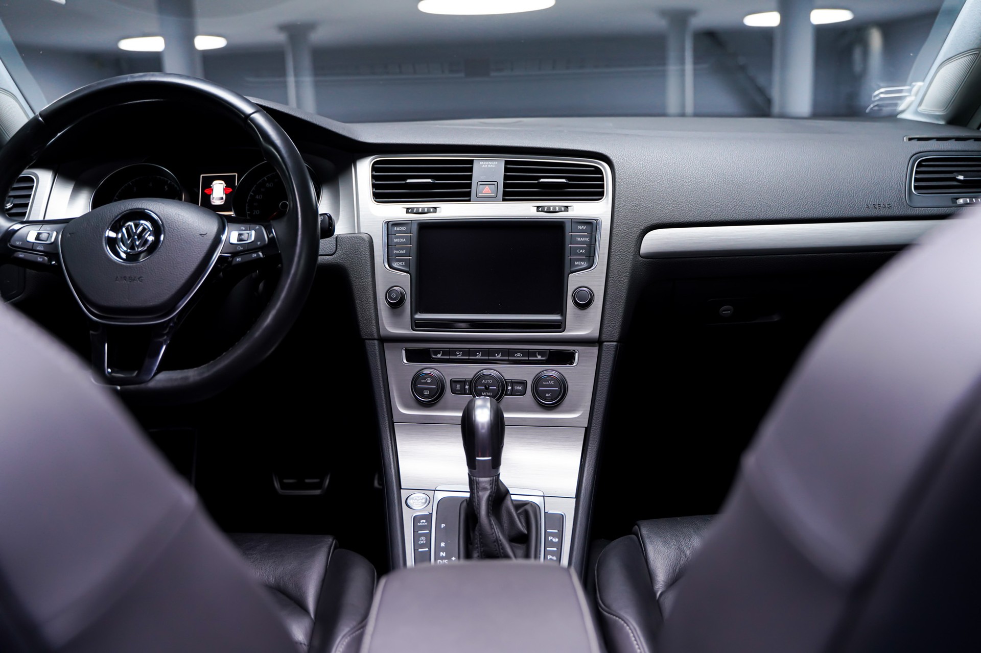 VW Golf Variant 1.4 TGI BlueMotion Highline DSG-image-18