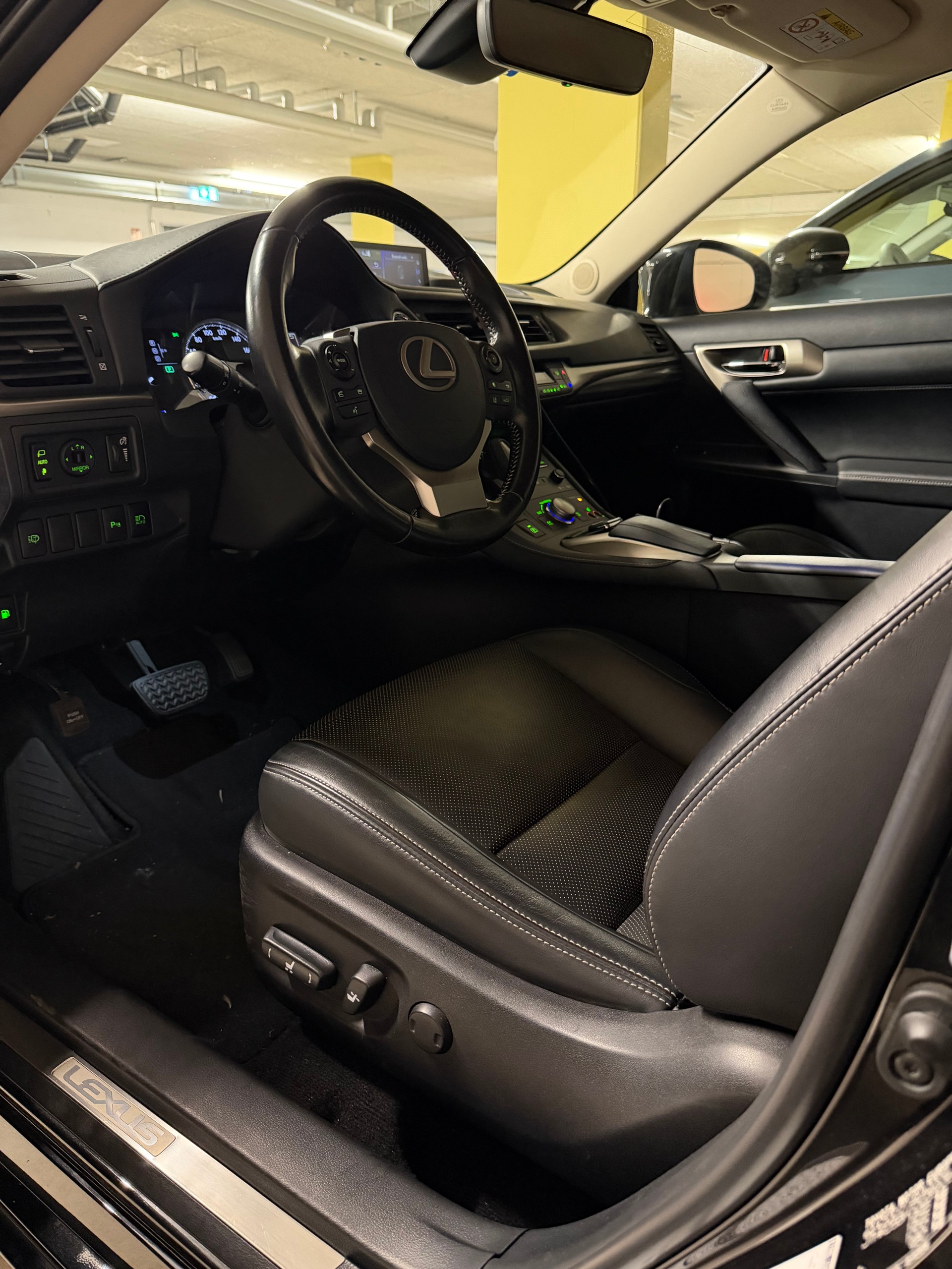 LEXUS CT 200h 1.8 excellence CVT-image-4