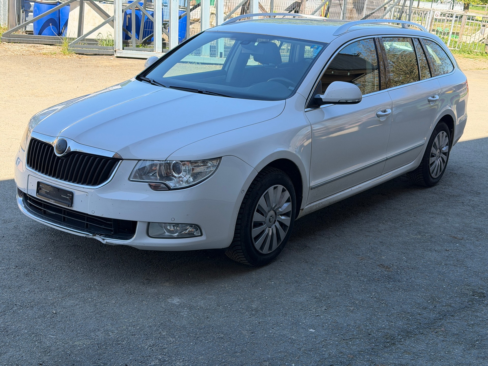 SKODA Superb Combi 2.0 TDi Elegance-image-1
