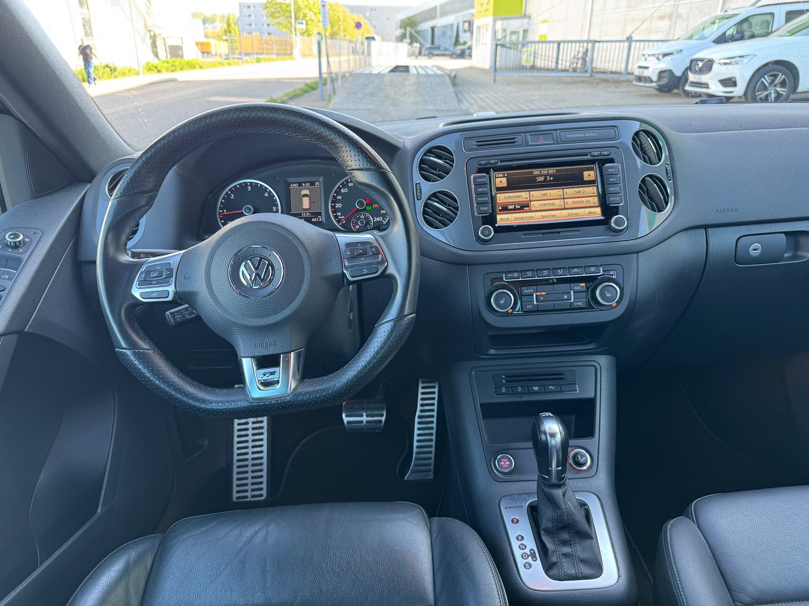 VW Tiguan 2.0 TDI BMT R-Line Design 4Motion DSG-image-8