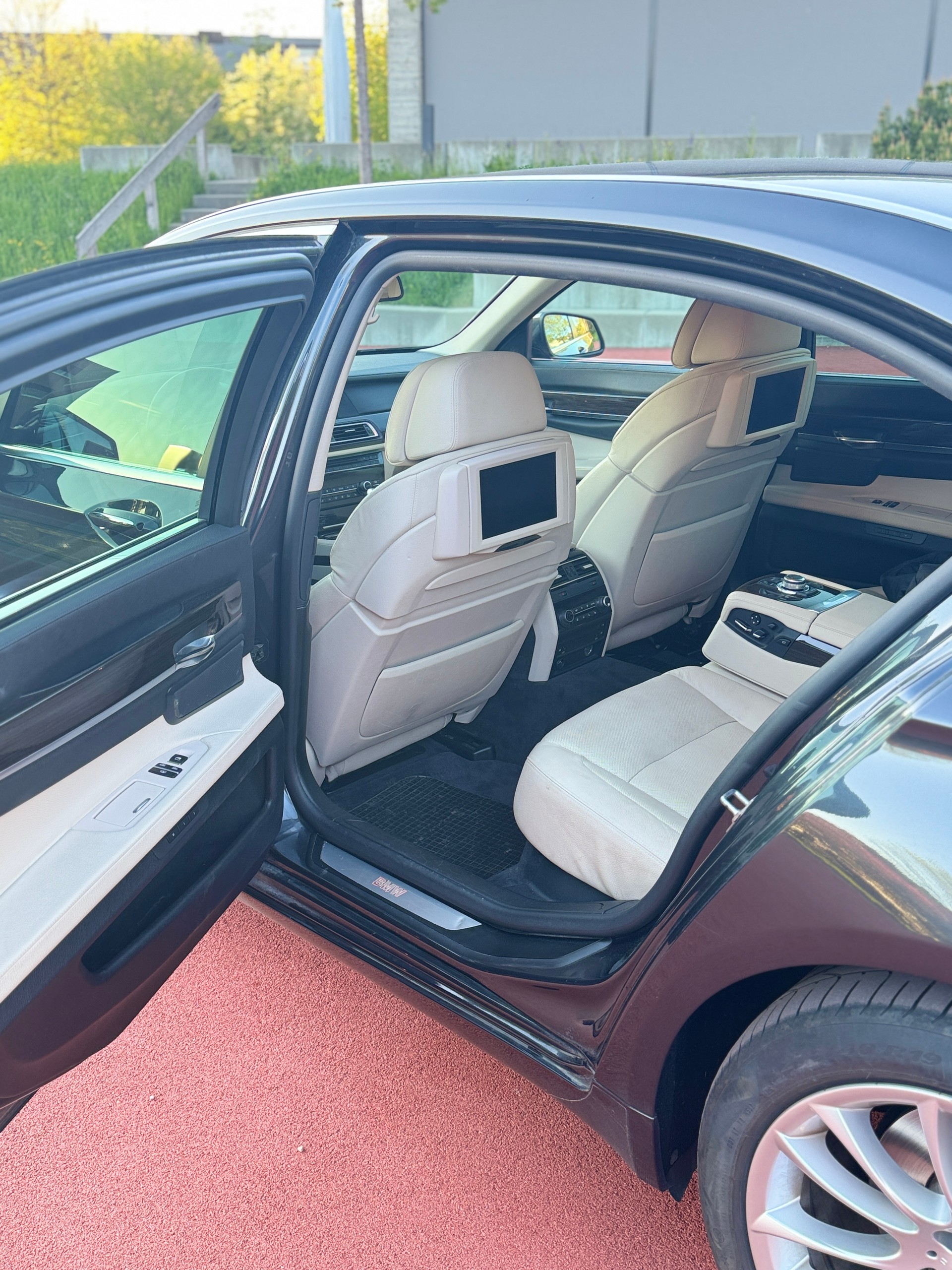 BMW 740i L-image-8