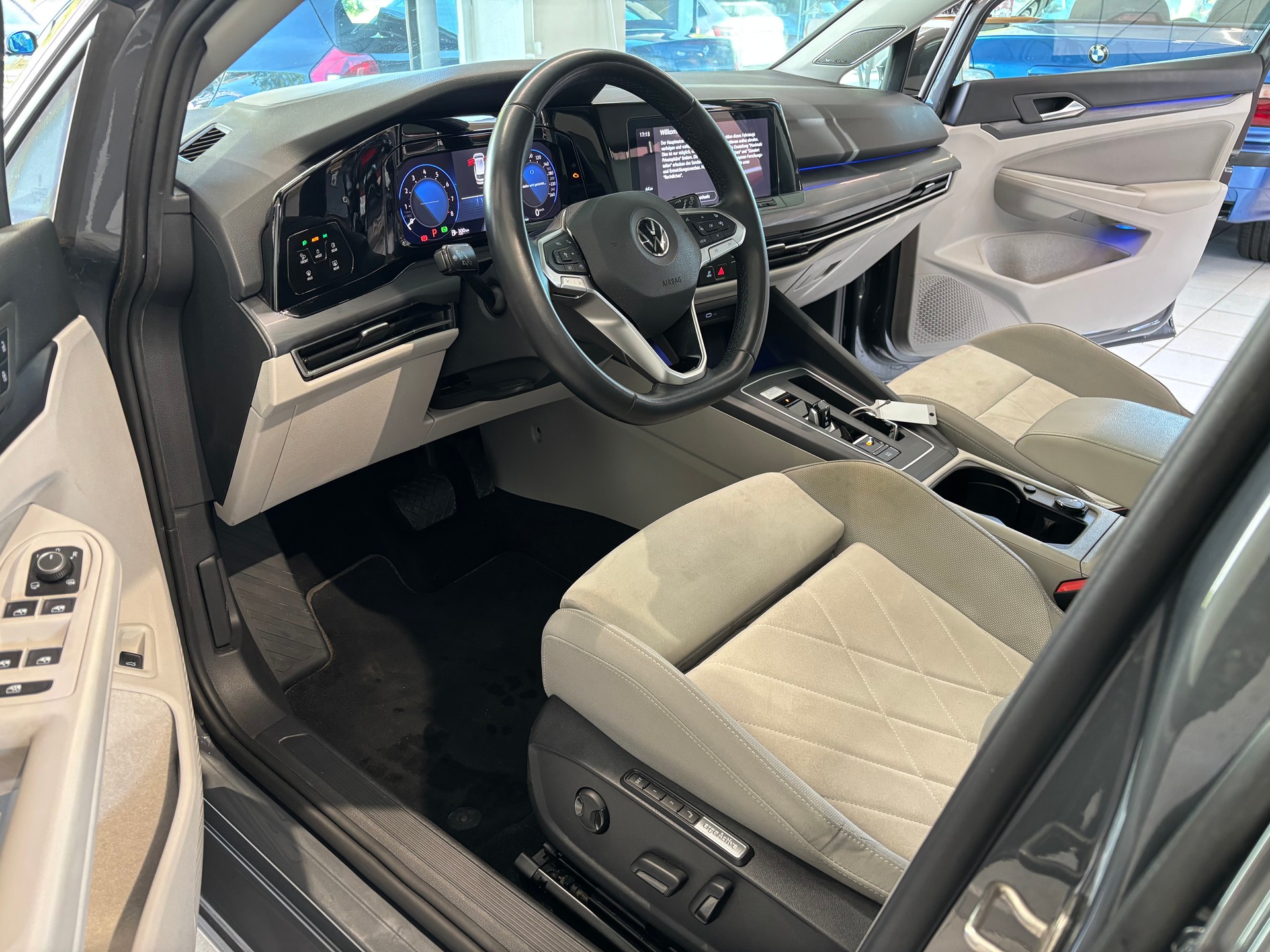 VW Golf Variant 1.5 eTSI mHEV Style-image-9