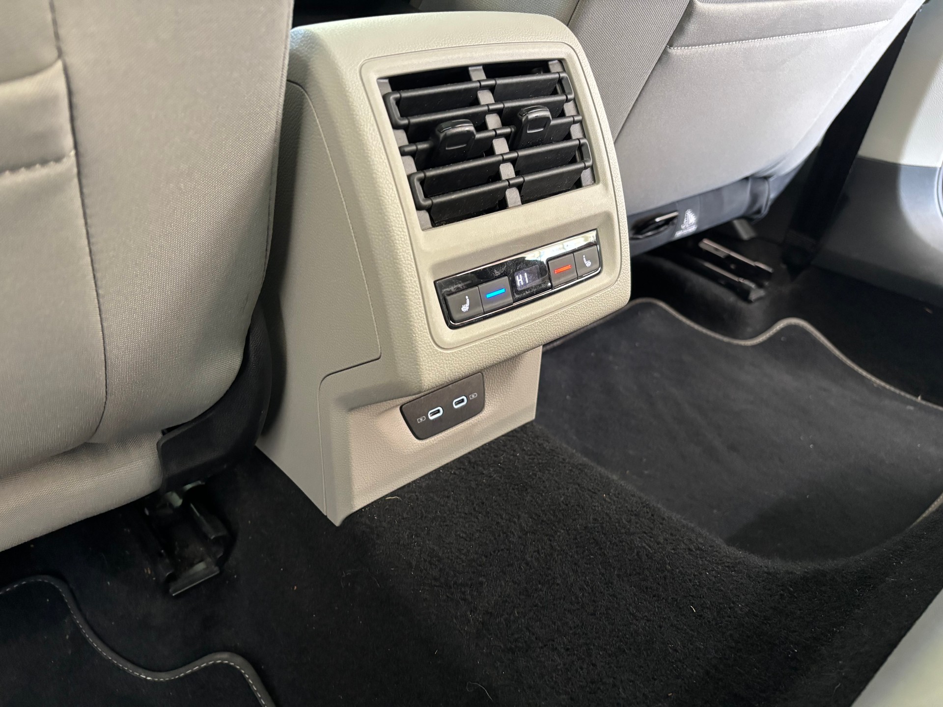VW Golf Variant 1.5 eTSI mHEV Style-image-14