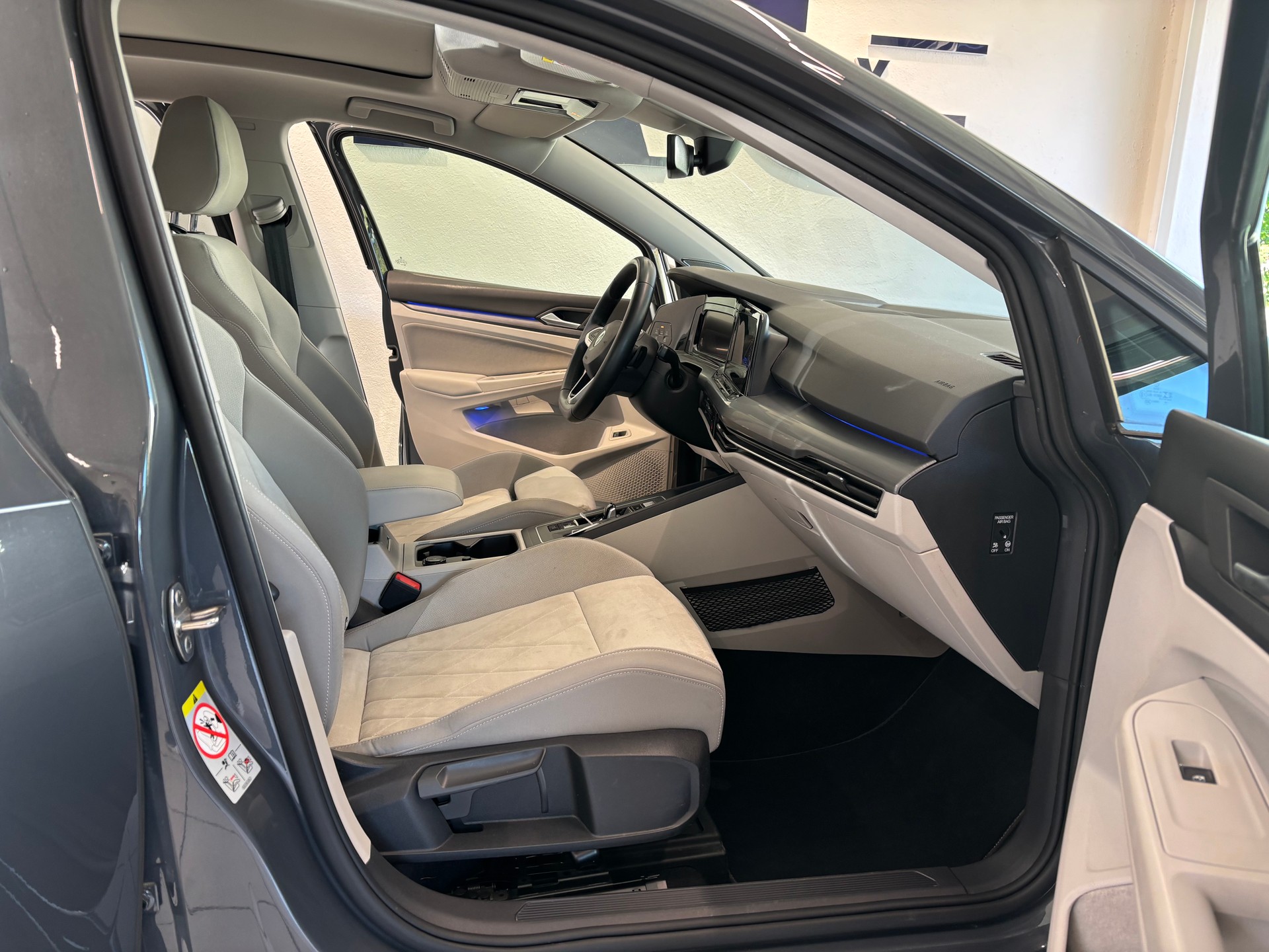 VW Golf Variant 1.5 eTSI mHEV Style-image-10
