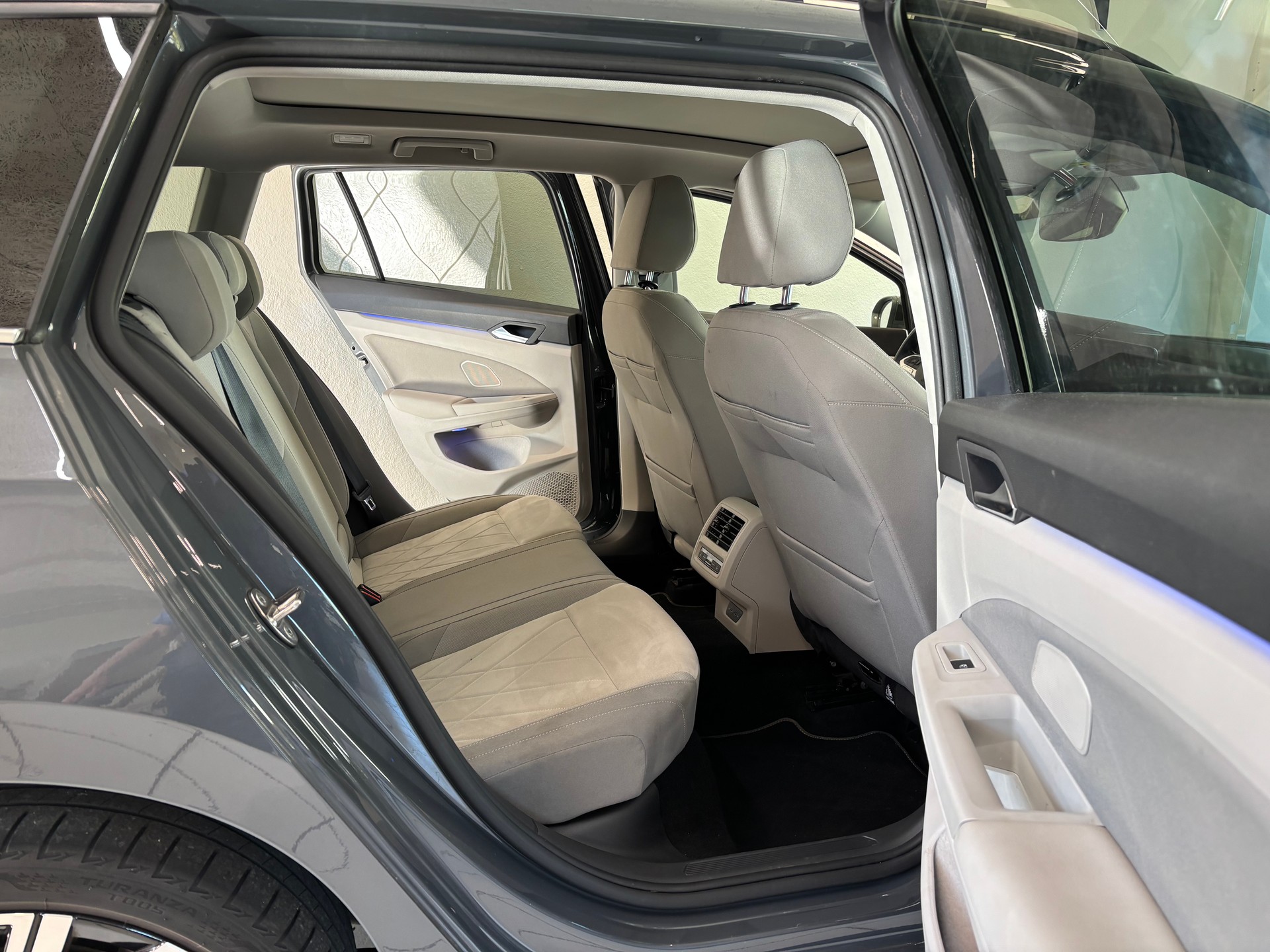 VW Golf Variant 1.5 eTSI mHEV Style-image-11