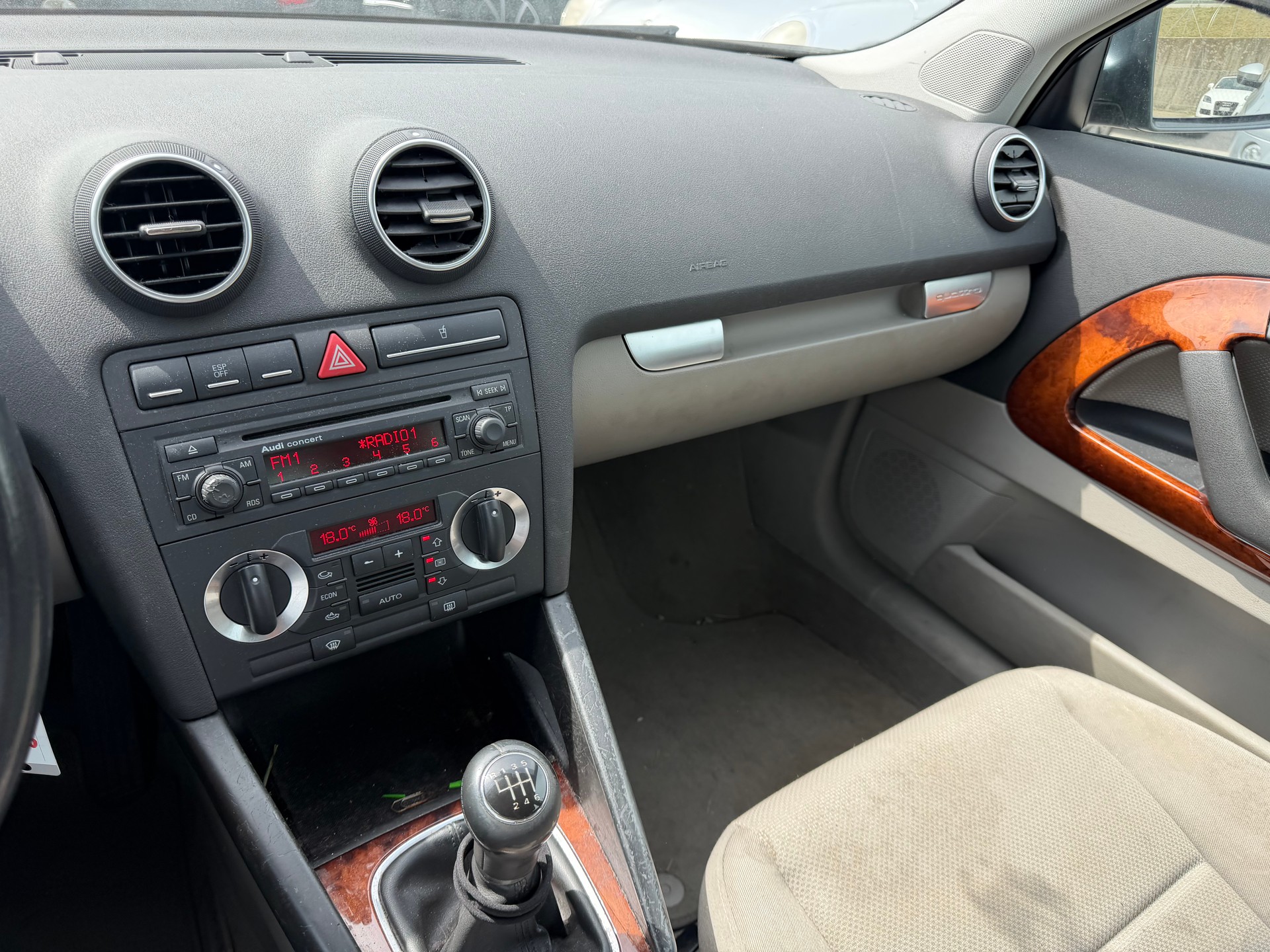 AUDI A3 2.0 TDI Attraction quattro-image-10
