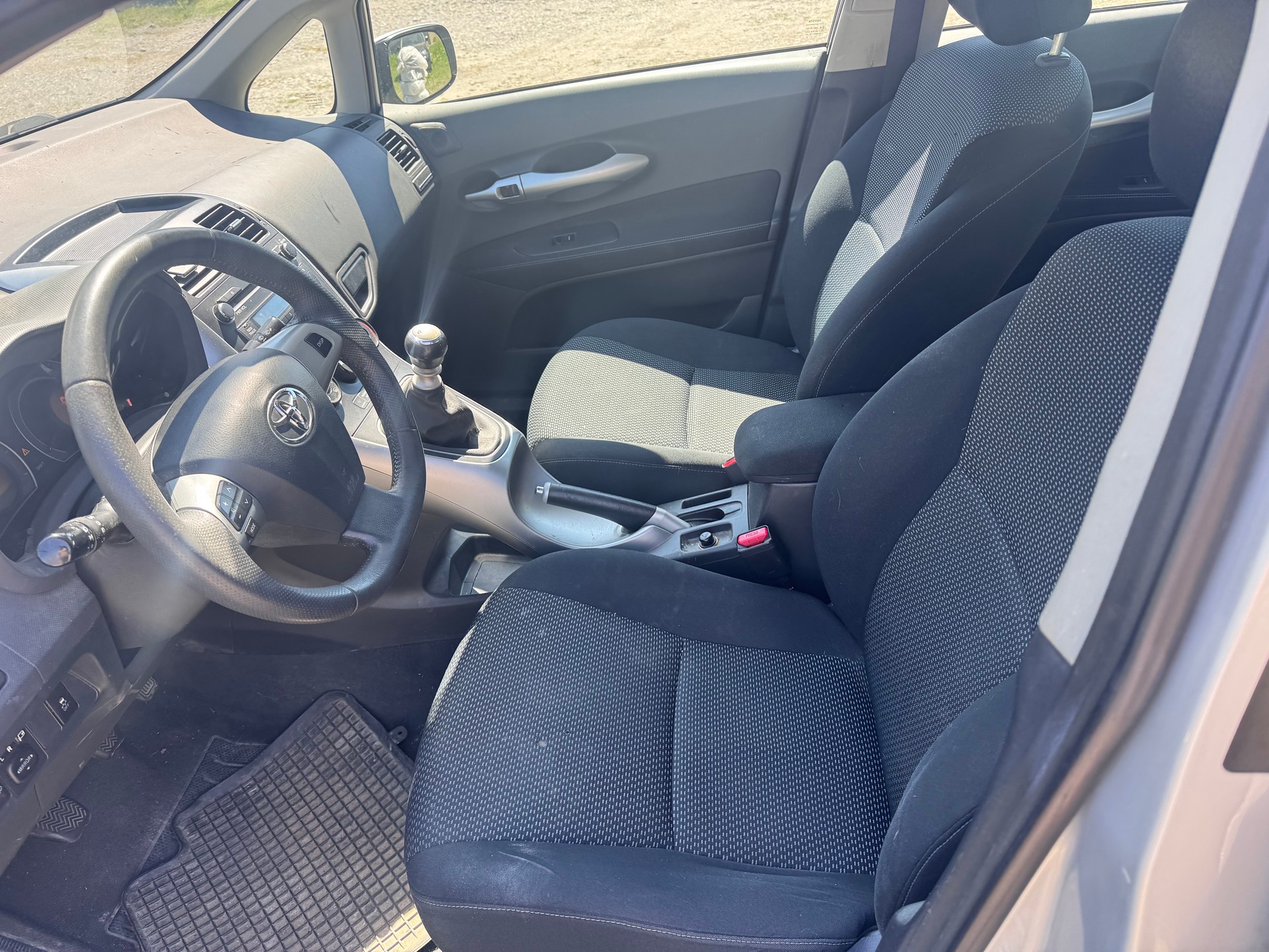 TOYOTA Auris 1.6 Linea Luna-image-8