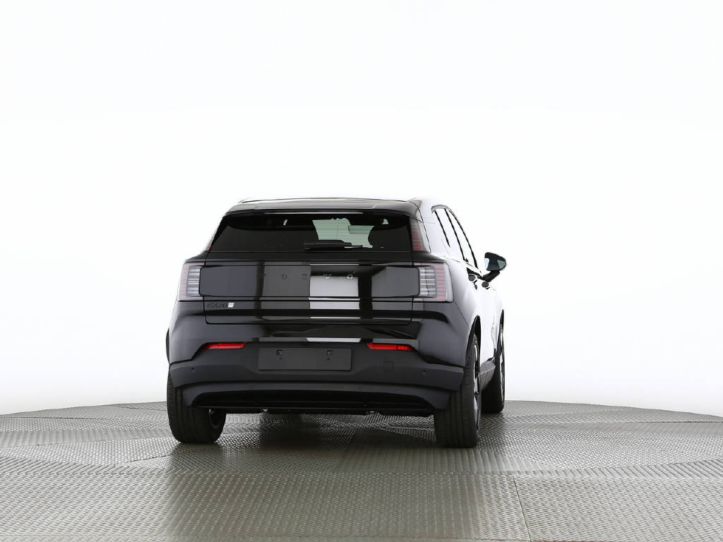 VOLVO EX 30 P5 Plus Swiss Black Edition Extended Range-image-5