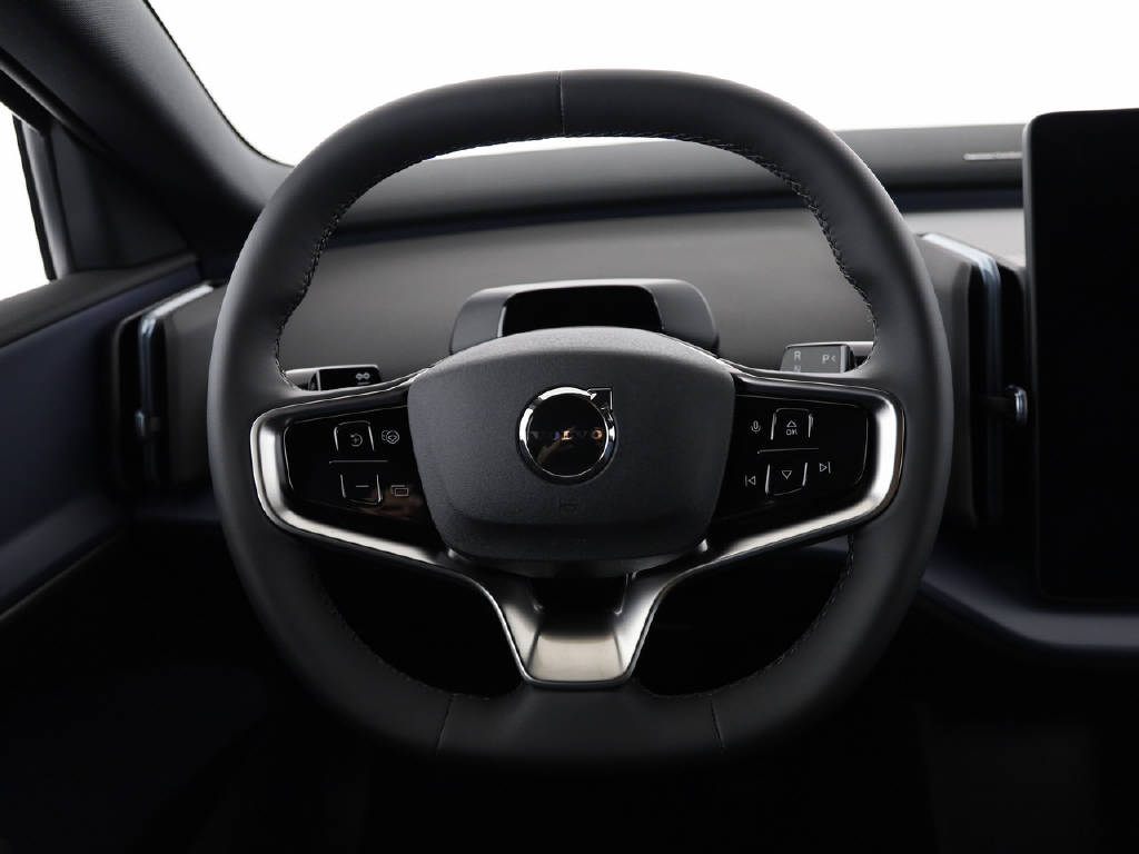 VOLVO EX 30 P5 Plus Swiss Black Edition Extended Range-image-22