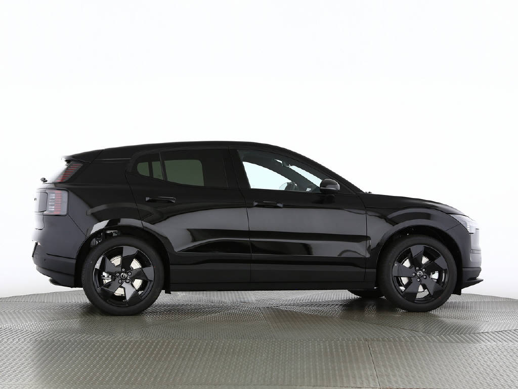 VOLVO EX 30 P5 Plus Swiss Black Edition Extended Range-image-8