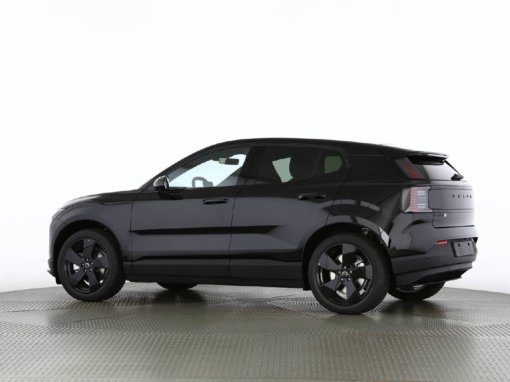 VOLVO EX 30 P5 Plus Swiss Black Edition Extended Range-image-24