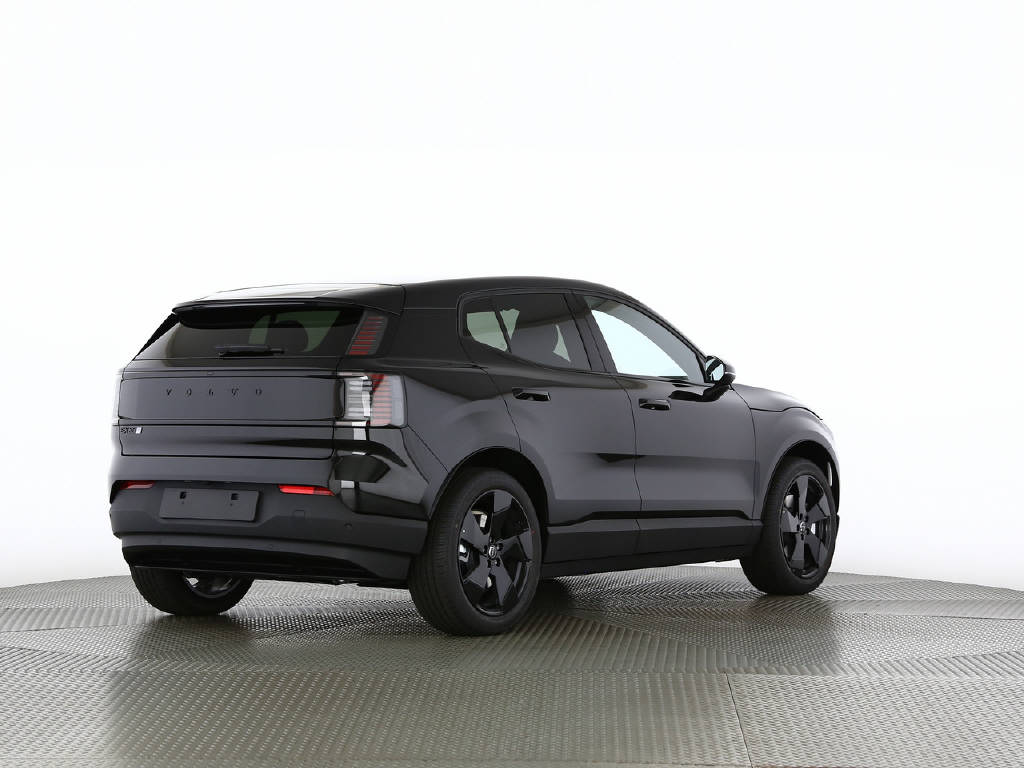 VOLVO EX 30 P5 Plus Swiss Black Edition Extended Range-image-6