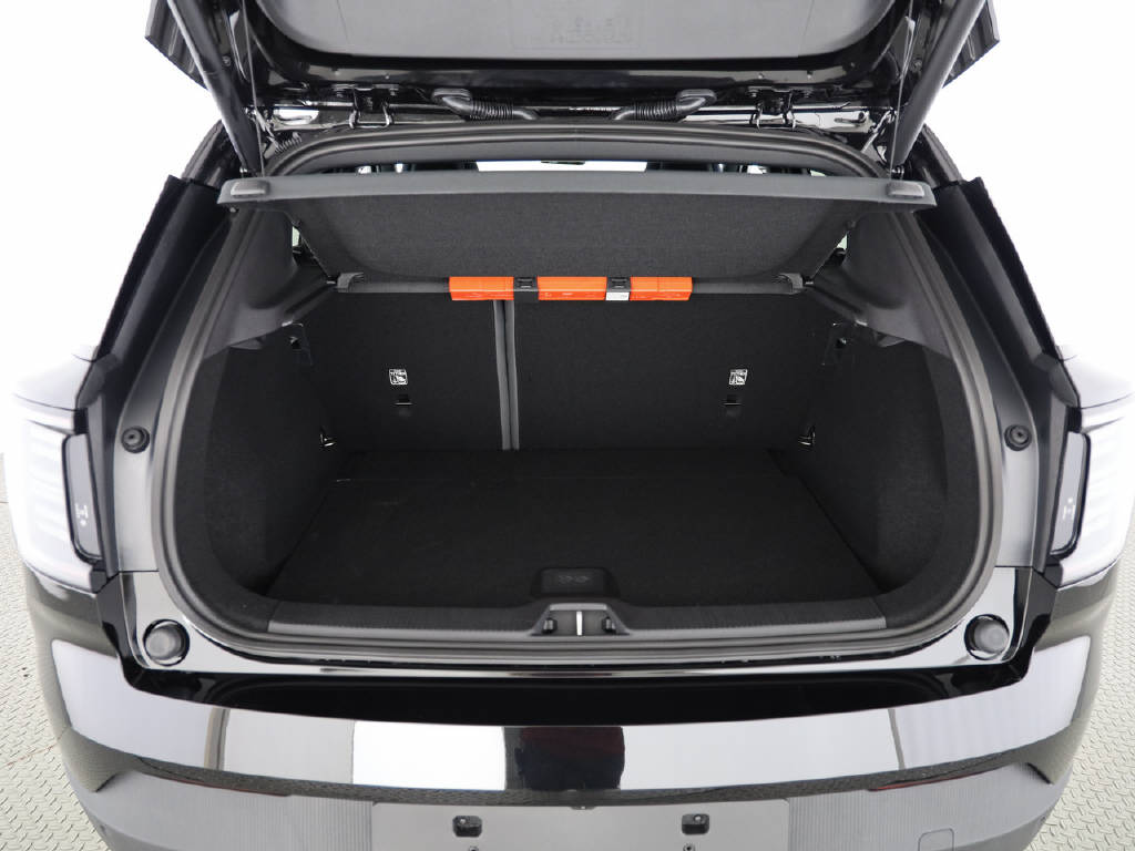 VOLVO EX 30 P5 Plus Swiss Black Edition Extended Range-image-15
