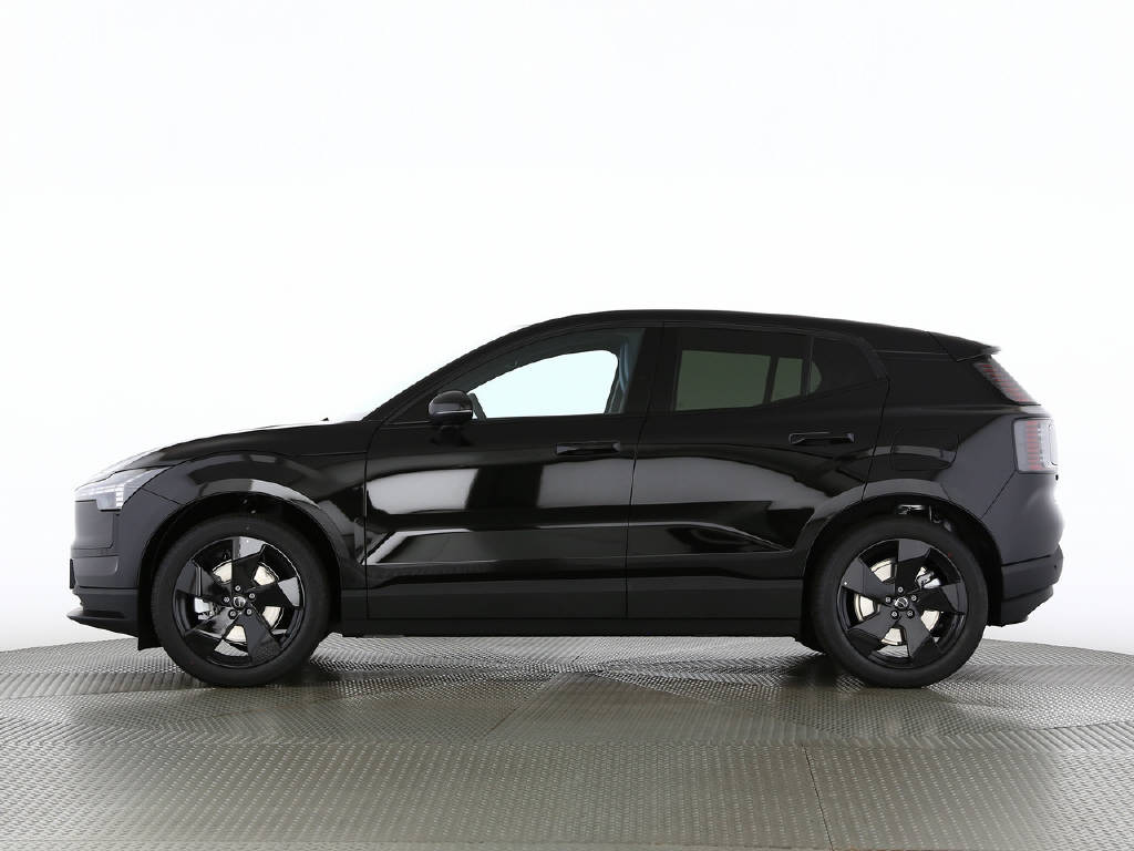 VOLVO EX 30 P5 Plus Swiss Black Edition Extended Range-image-18