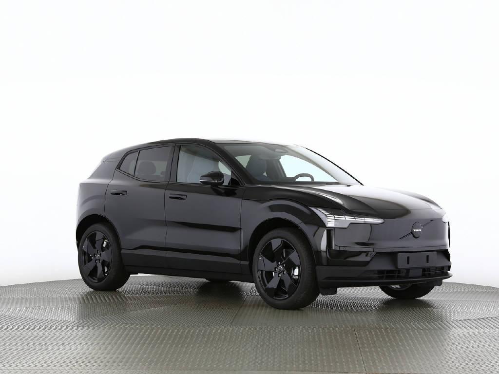 VOLVO EX 30 P5 Plus Swiss Black Edition Extended Range-image-11