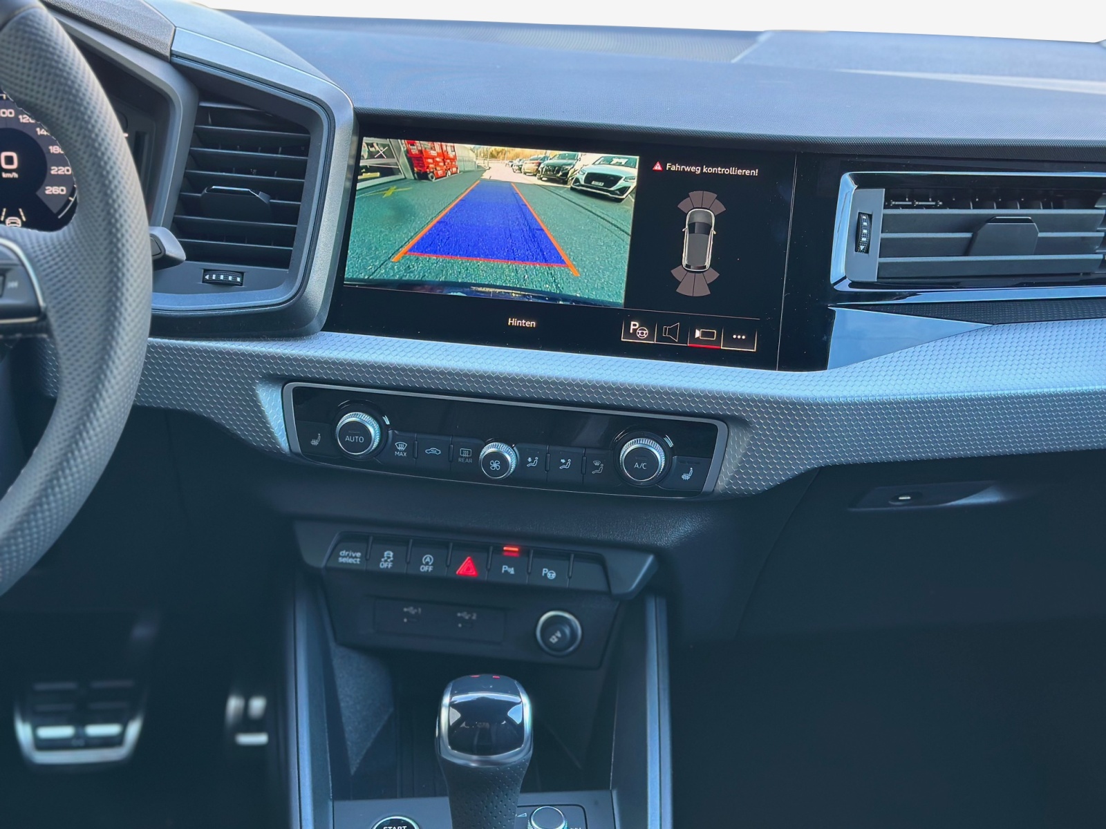 AUDI A1 Sportback 30 TFSI S Line Attraction S-tronic-image-10