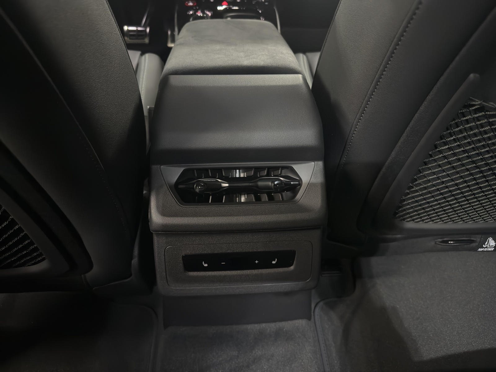 AUDI A6 Avant e-tron quattro-image-10