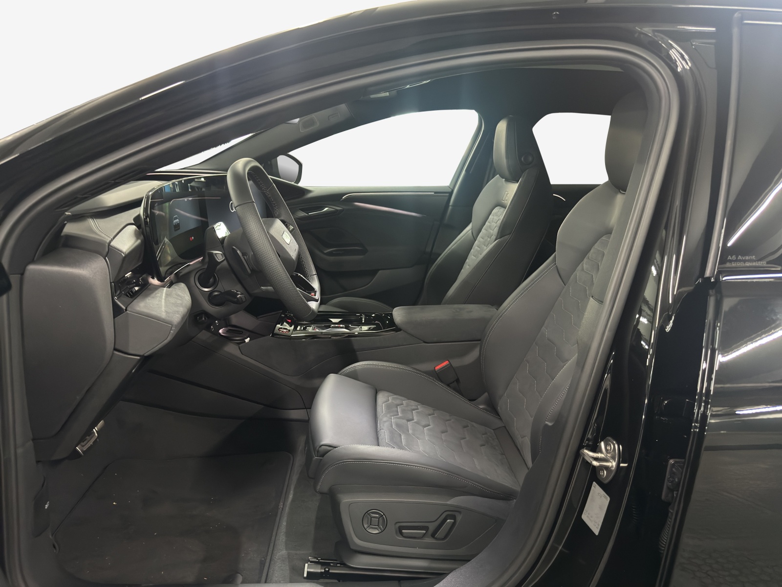 AUDI A6 Avant e-tron quattro-image-7