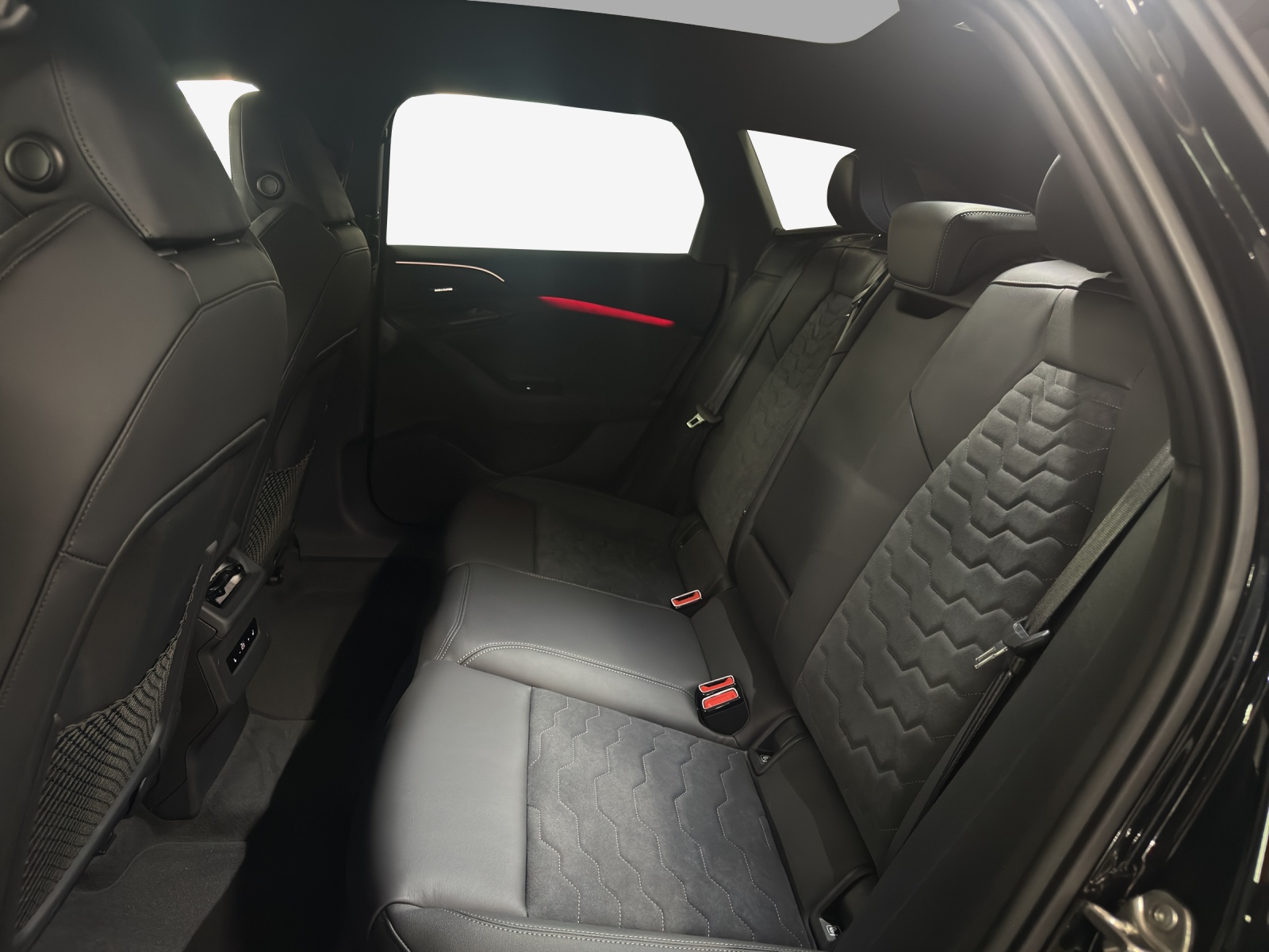 AUDI A6 Avant e-tron quattro-image-11