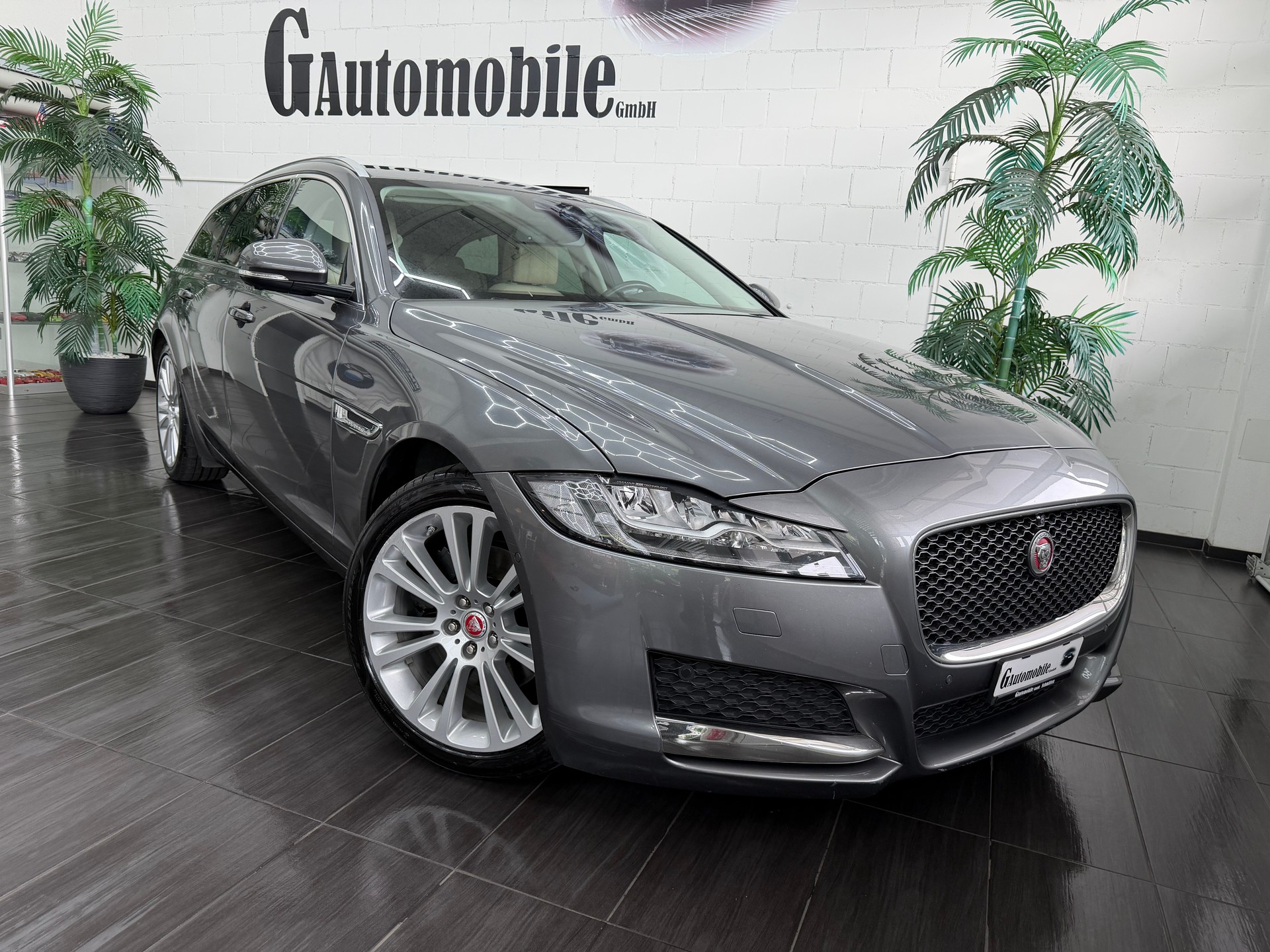 JAGUAR XF Sportbrake 25d R-Sport AWD Automatic⭐️-showroom-element-1