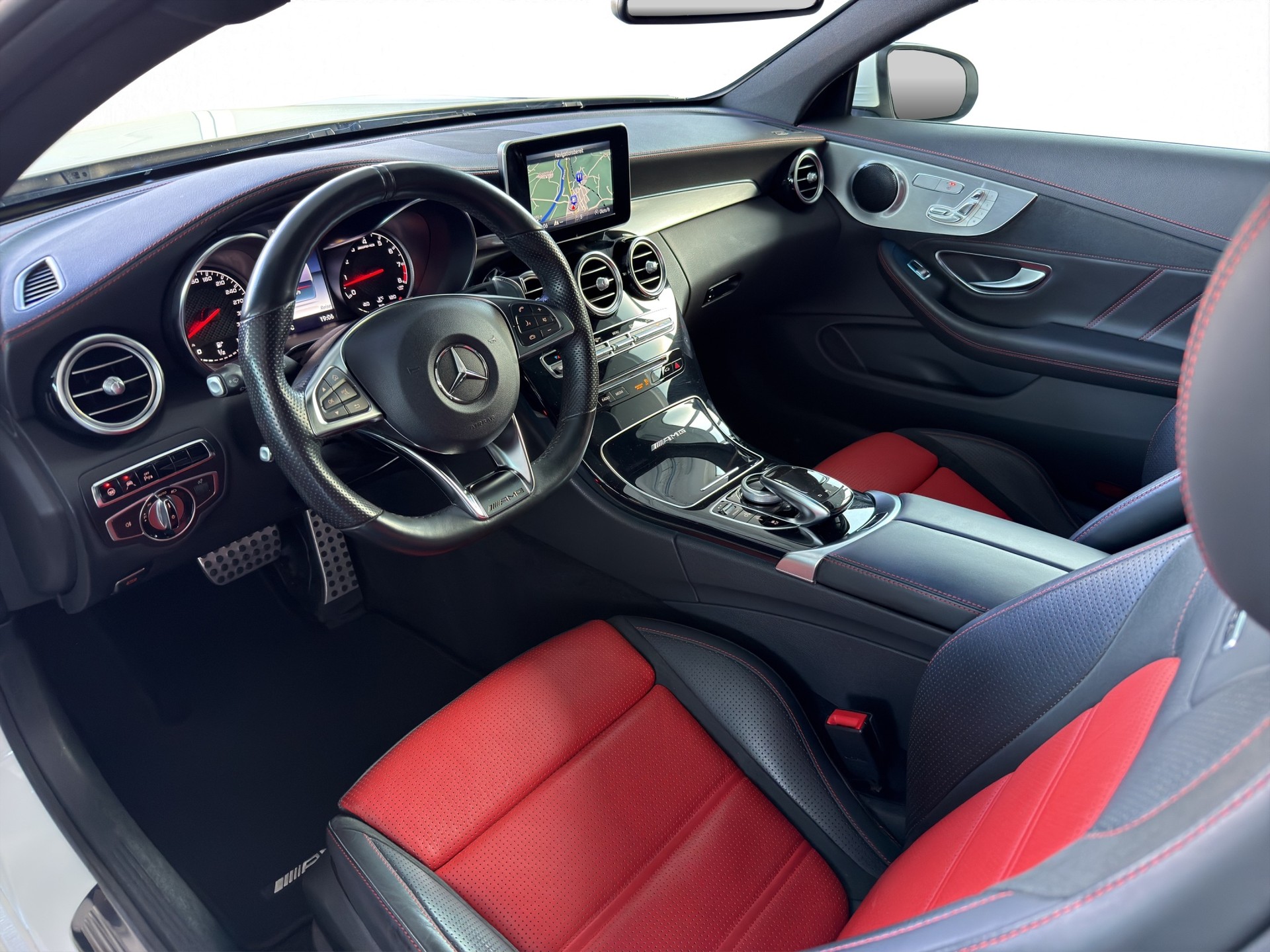 MERCEDES-BENZ C 63 AMG Speedshift-image-18